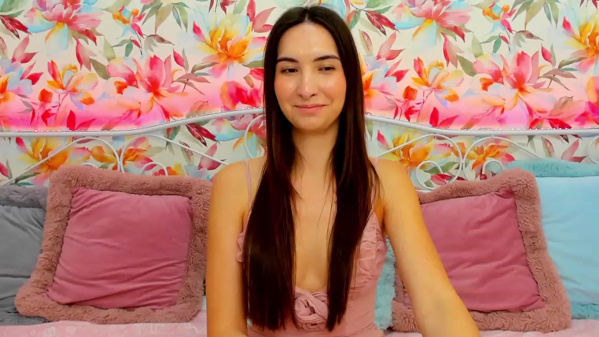 Gallery image thumbnail from KeliRose's myfreecams stream on, 12/25/2023, 20:02 image 12 of 20