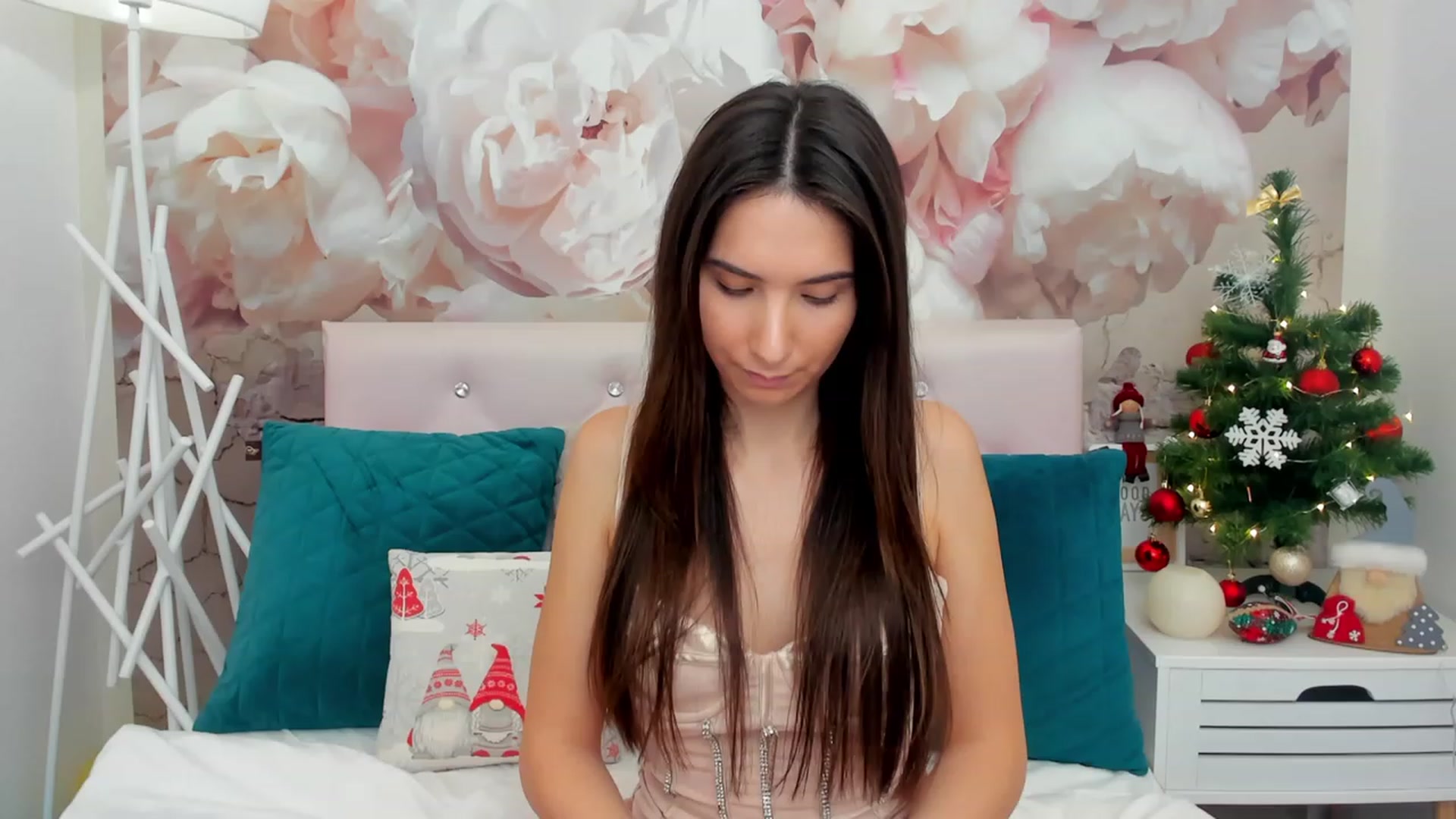 Gallery image thumbnail from KeliRose's myfreecams stream on, 12/27/2023, 09:55 image 10 of 20