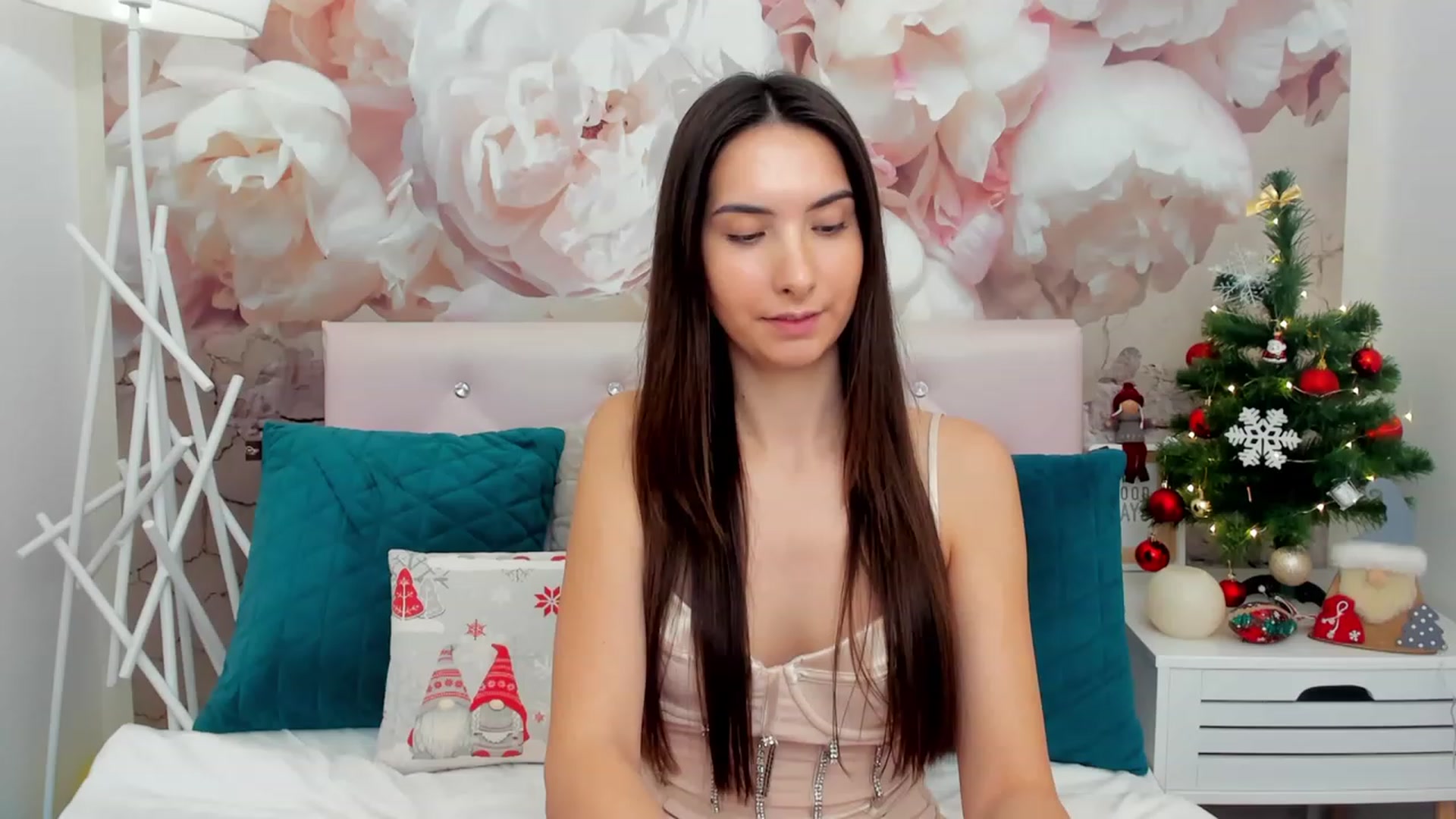 Gallery image thumbnail from KeliRose's myfreecams stream on, 12/27/2023, 09:55 image 14 of 20