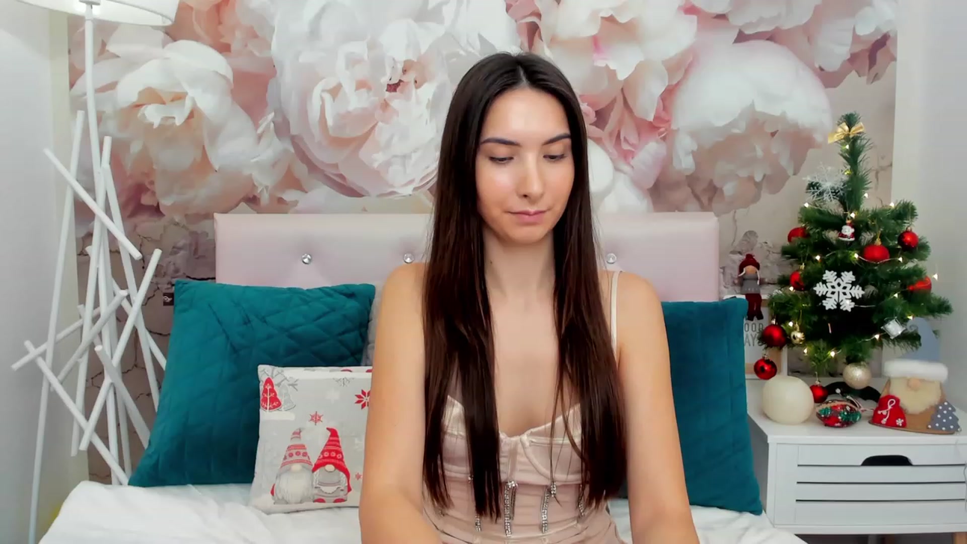 Gallery image thumbnail from KeliRose's myfreecams stream on, 12/27/2023, 09:55 image 13 of 20