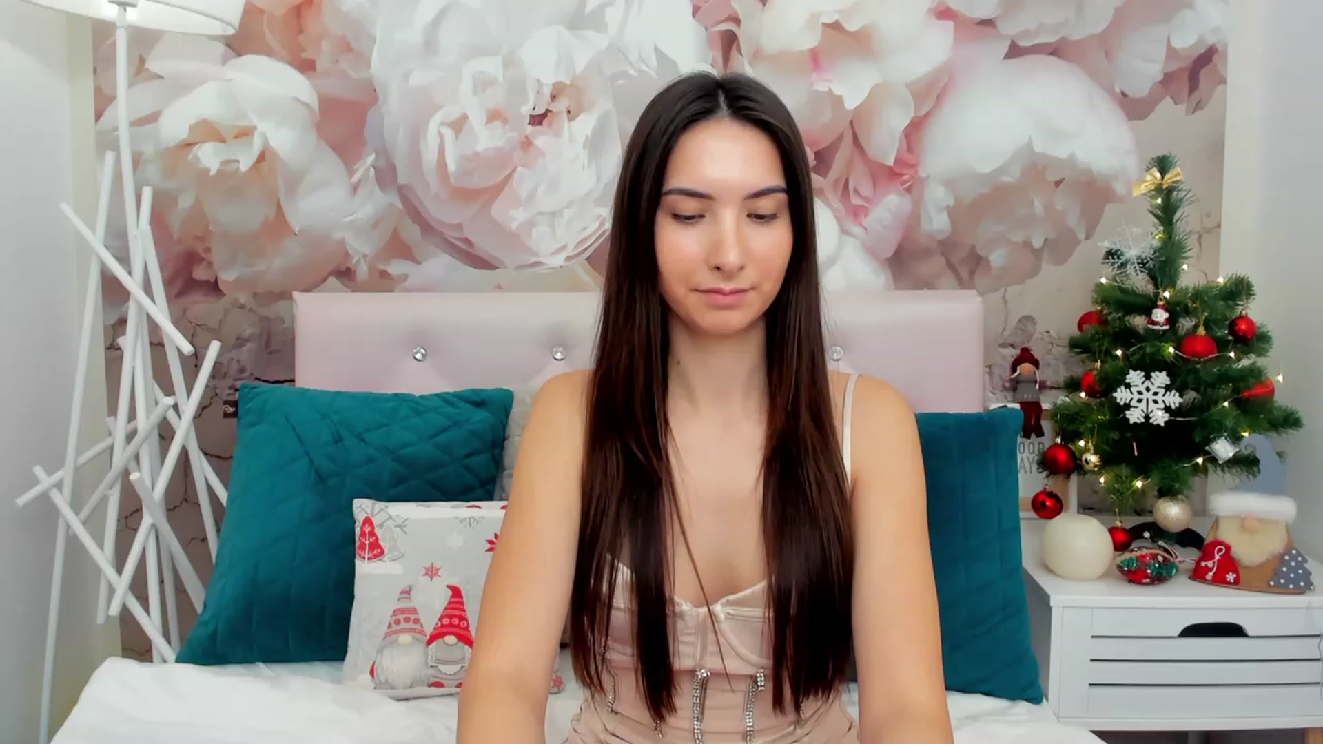 Gallery image thumbnail from KeliRose's myfreecams stream on, 12/27/2023, 09:55 image 5 of 20