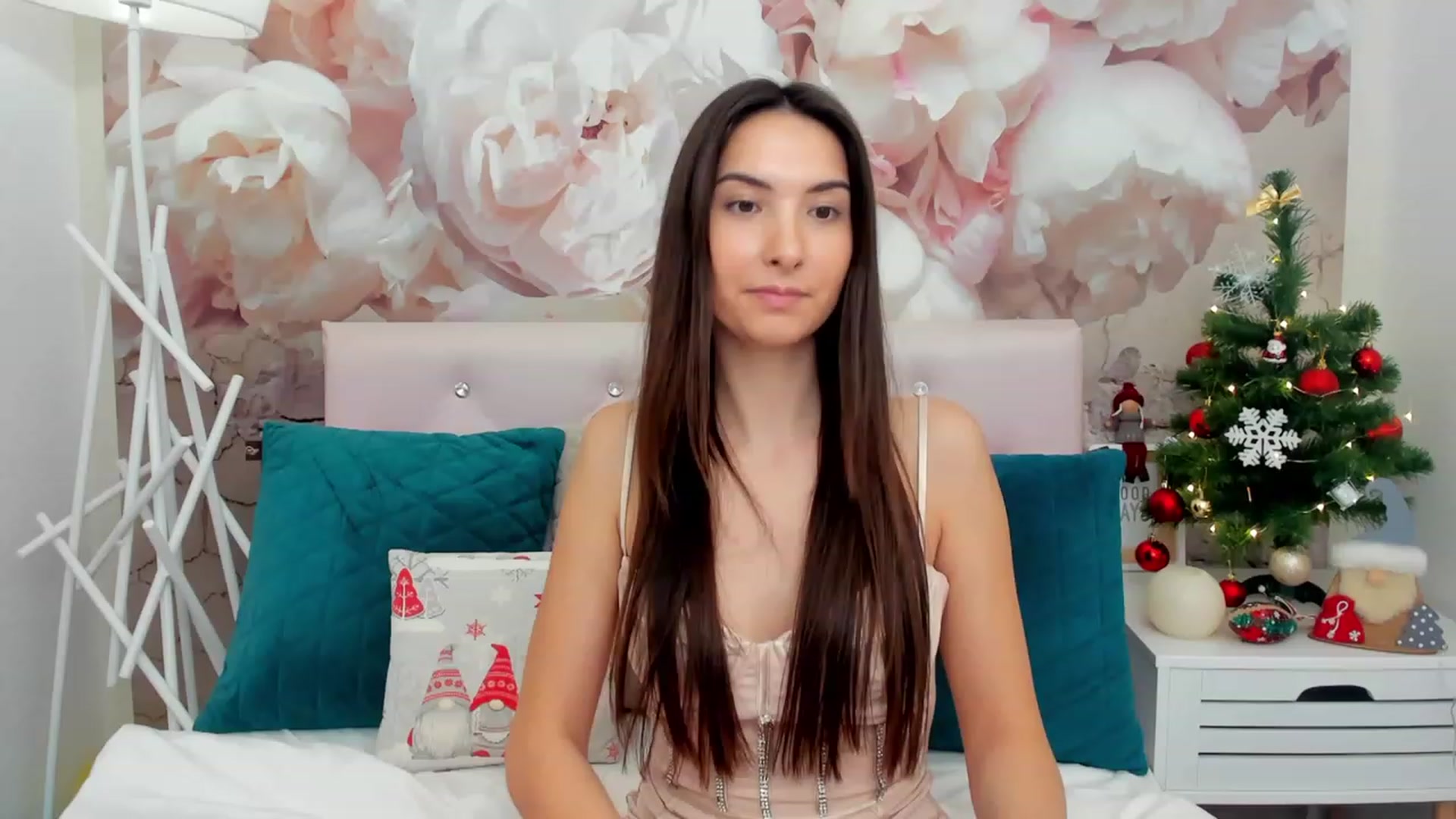 Gallery image thumbnail from KeliRose's myfreecams stream on, 12/27/2023, 09:55 image 11 of 20