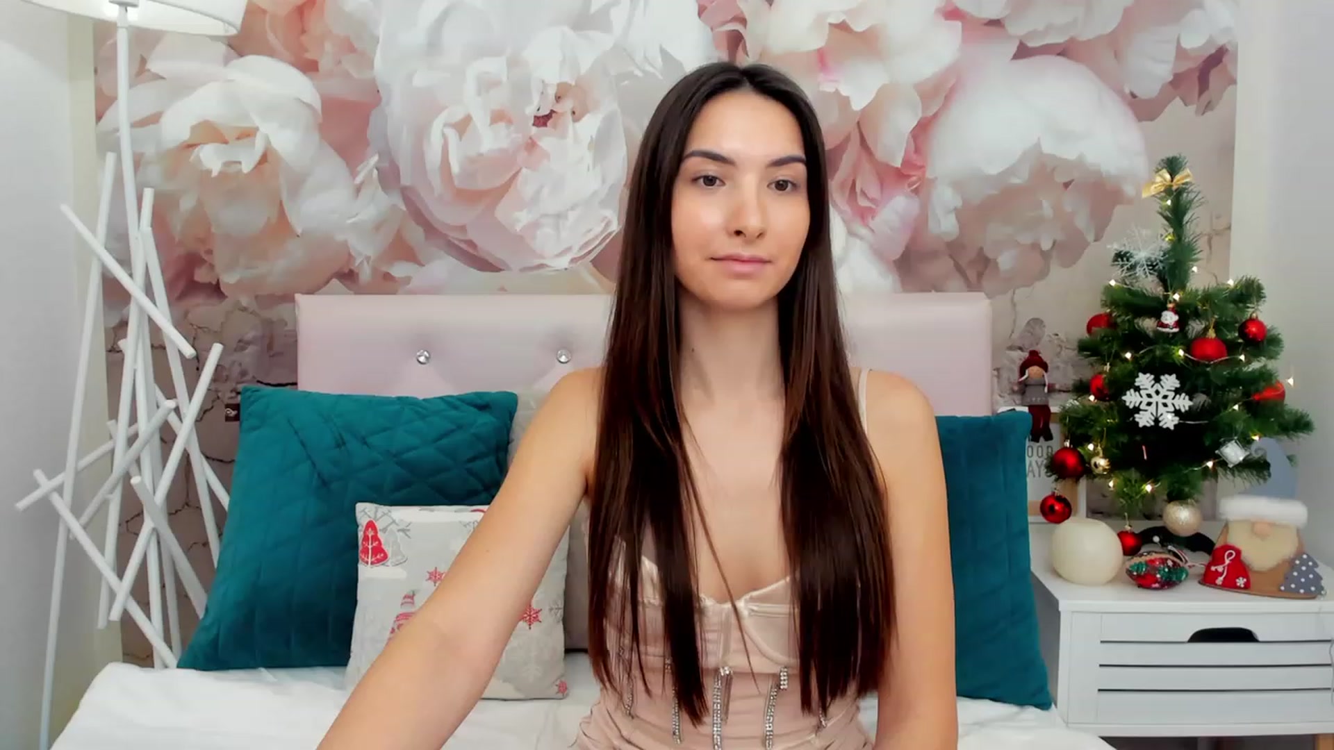 Gallery image thumbnail from KeliRose's myfreecams stream on, 12/27/2023, 09:55 image 4 of 20