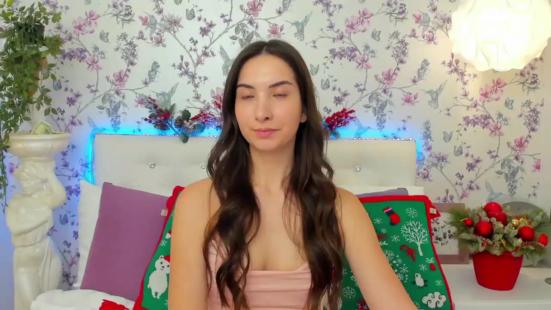 Gallery image thumbnail from KeliRose's myfreecams stream on, 12/28/2023, 10:29 image 17 of 20