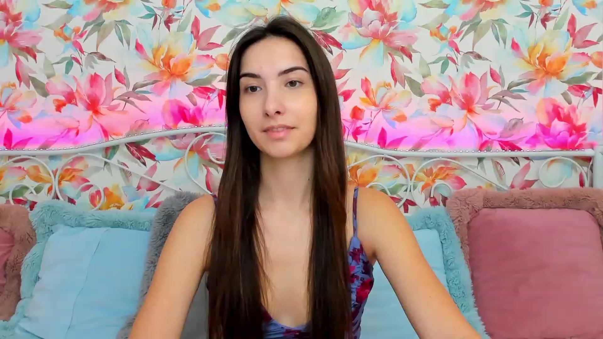 Gallery image thumbnail from KeliRose's myfreecams stream on, 01/06/2024, 13:41 image 12 of 20