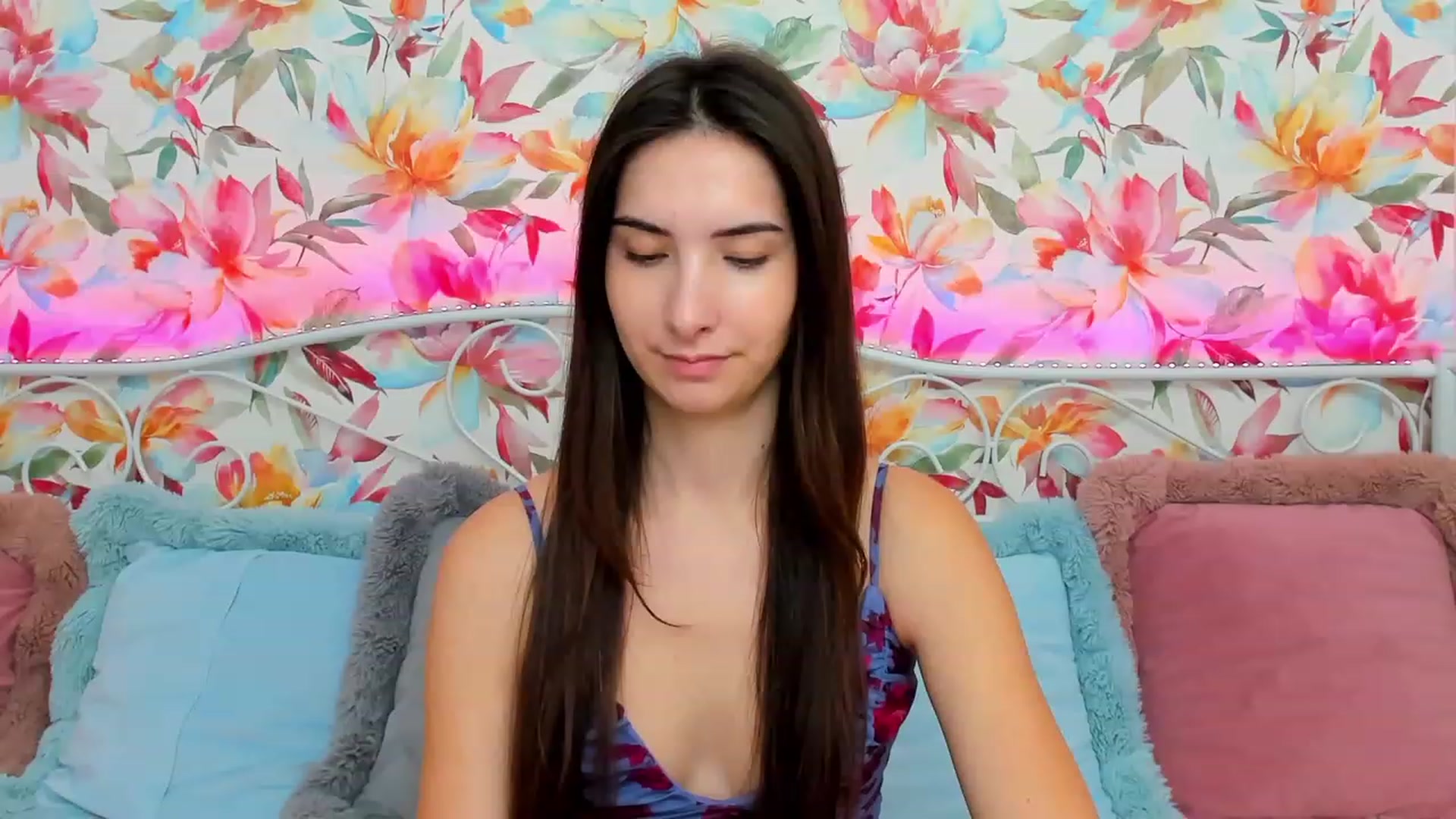 Gallery image thumbnail from KeliRose's myfreecams stream on, 01/06/2024, 13:41 image 16 of 20