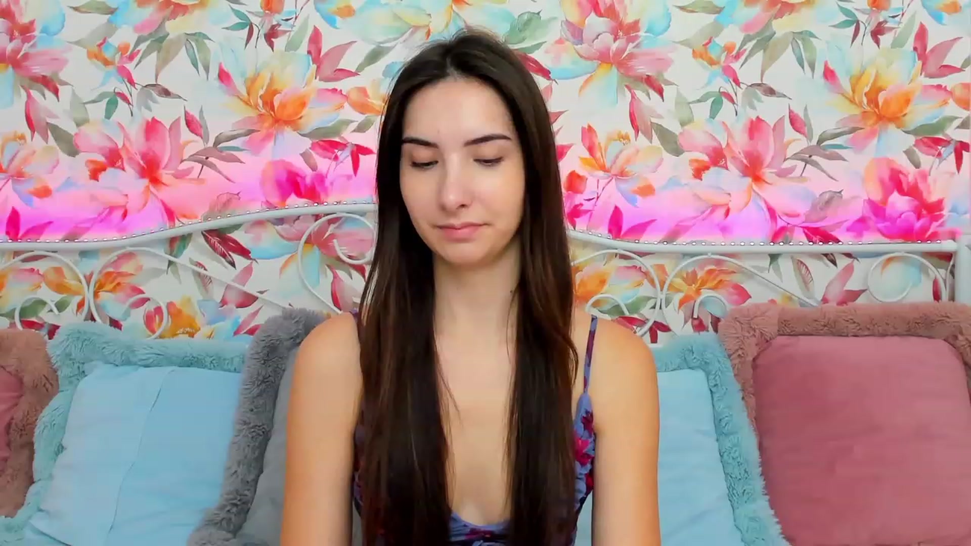 Gallery image thumbnail from KeliRose's myfreecams stream on, 01/06/2024, 13:41 image 9 of 20