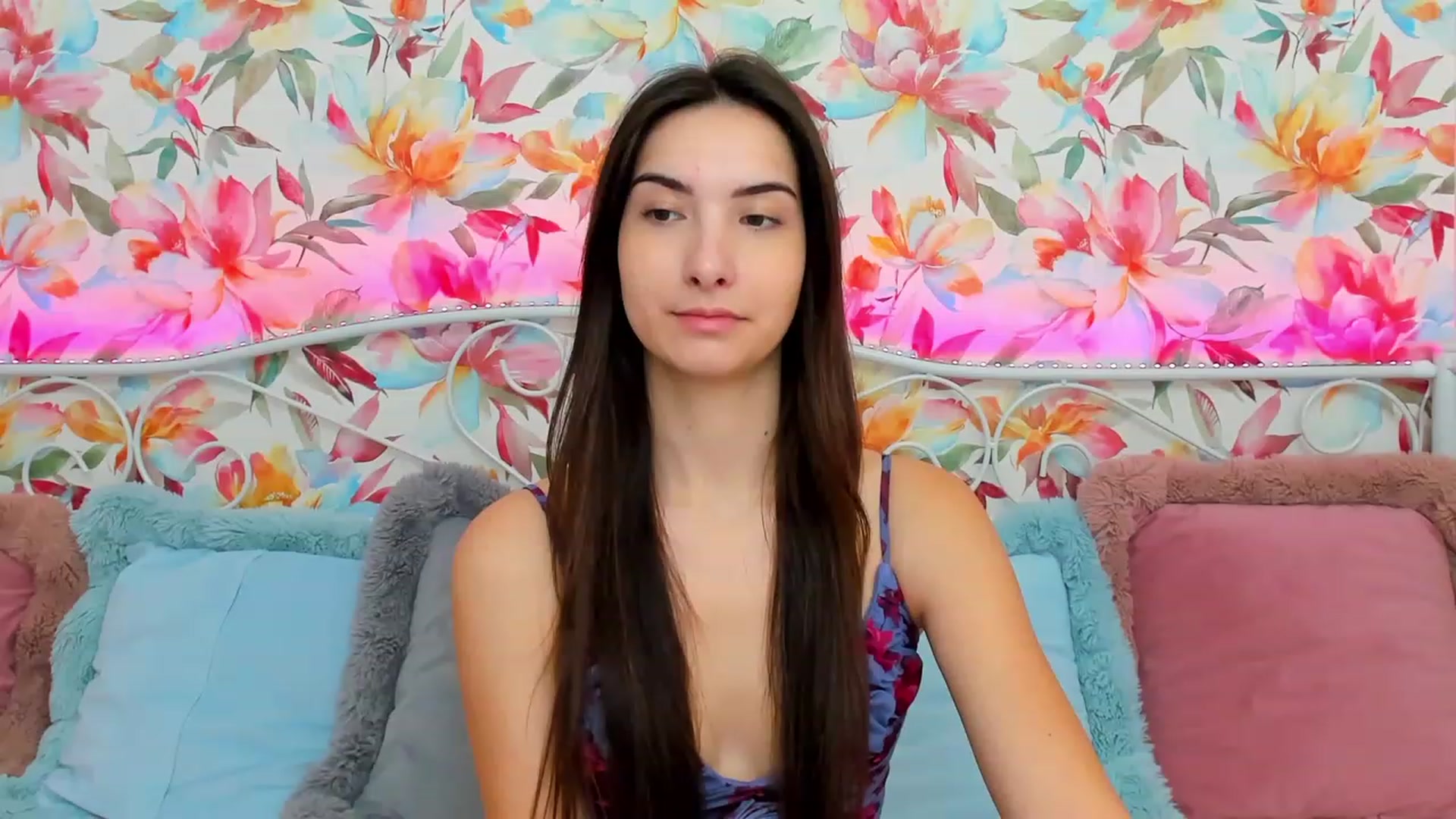 Gallery image thumbnail from KeliRose's myfreecams stream on, 01/06/2024, 13:41 image 5 of 20