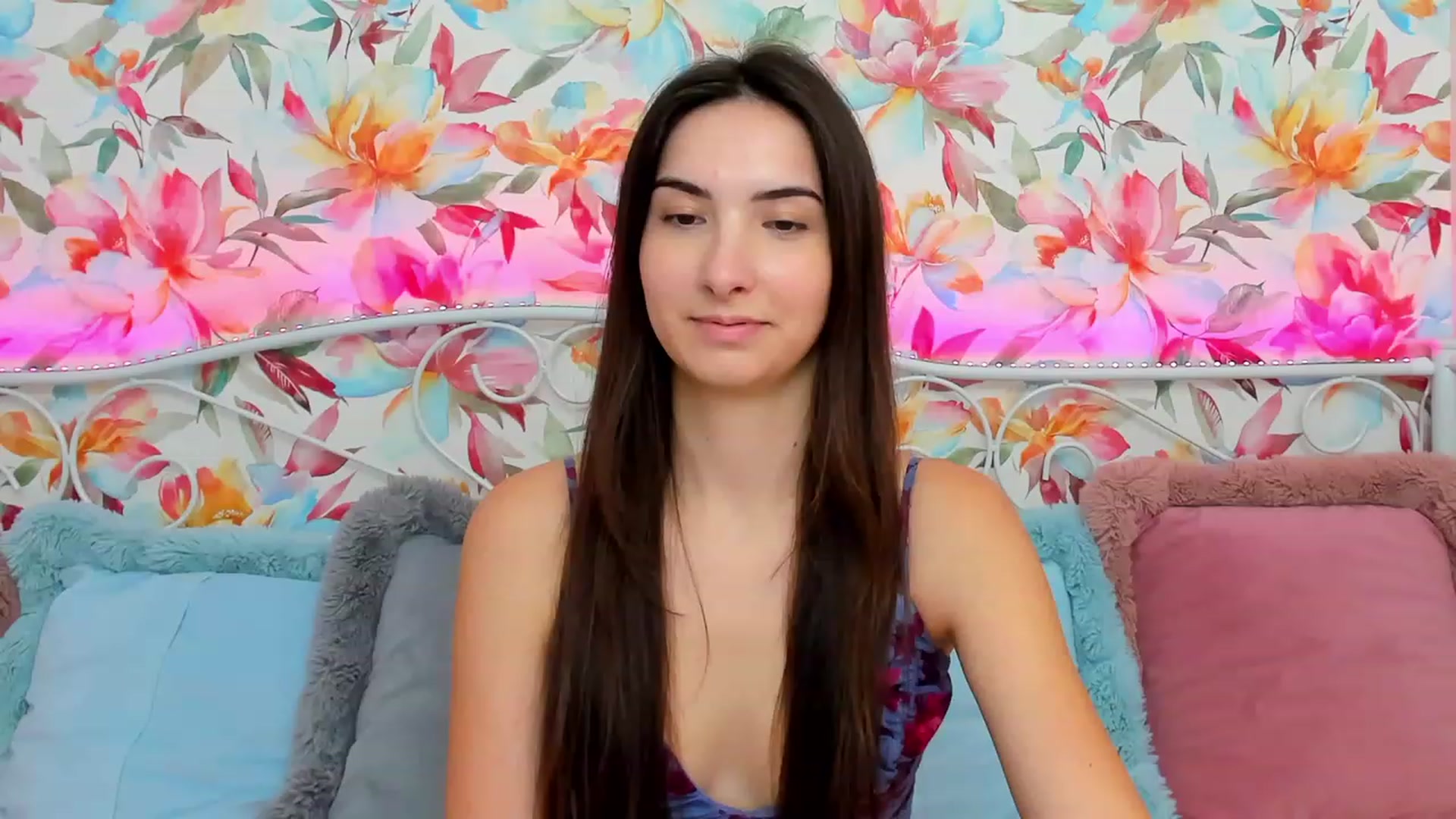 Gallery image thumbnail from KeliRose's myfreecams stream on, 01/06/2024, 14:44 image 14 of 20