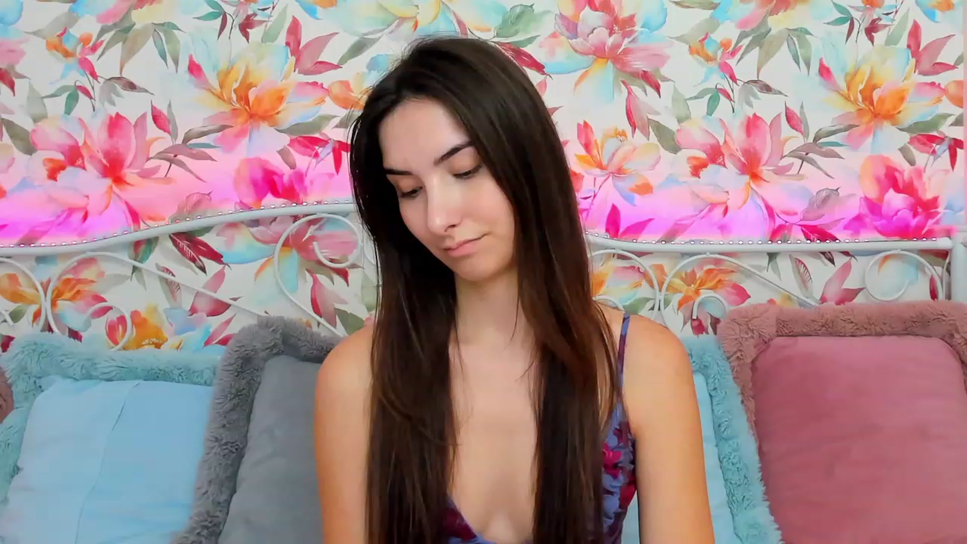 Gallery image thumbnail from KeliRose's myfreecams stream on, 01/06/2024, 14:44 image 11 of 20