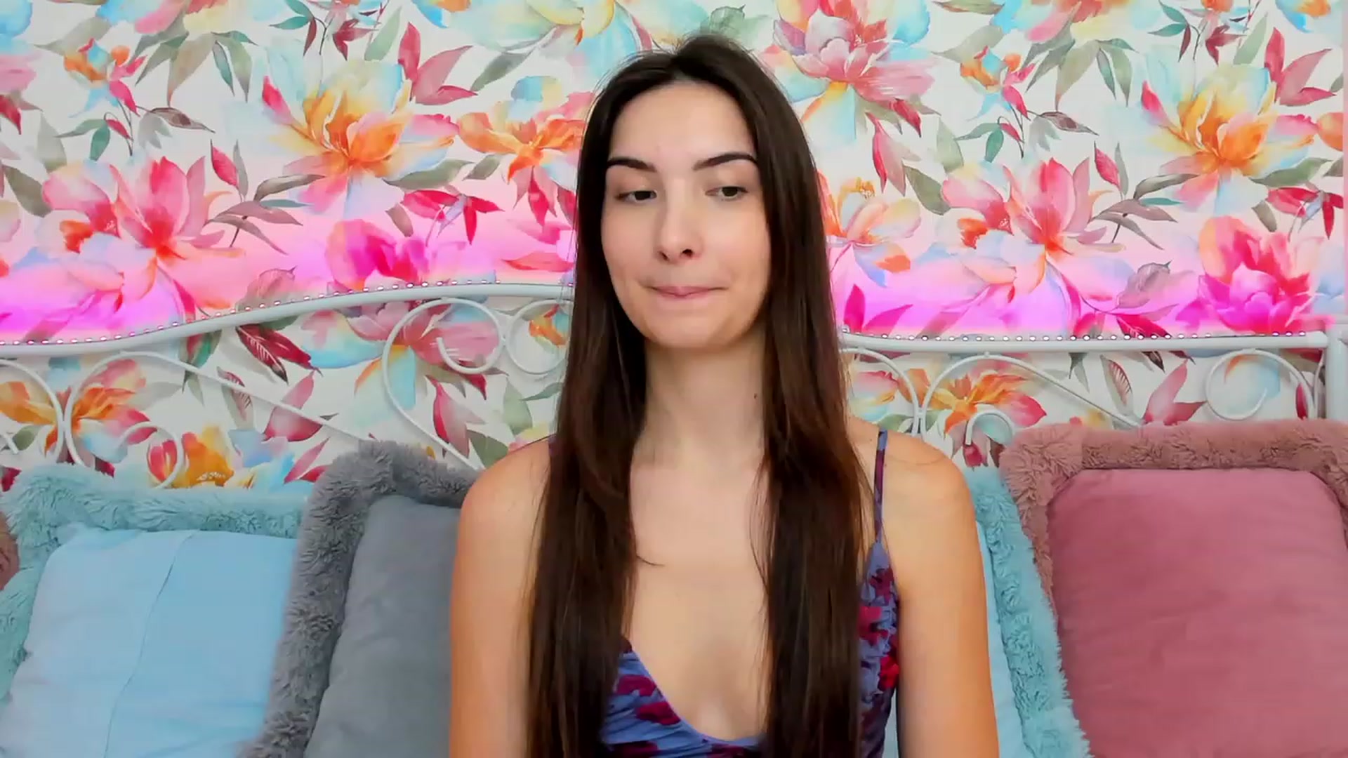 Gallery image thumbnail from KeliRose's myfreecams stream on, 01/06/2024, 14:44 image 5 of 20