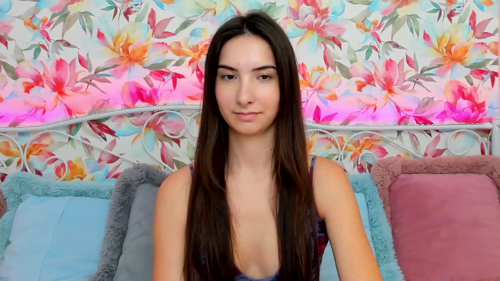 Gallery image thumbnail from KeliRose's myfreecams stream on, 01/06/2024, 14:44 image 7 of 20