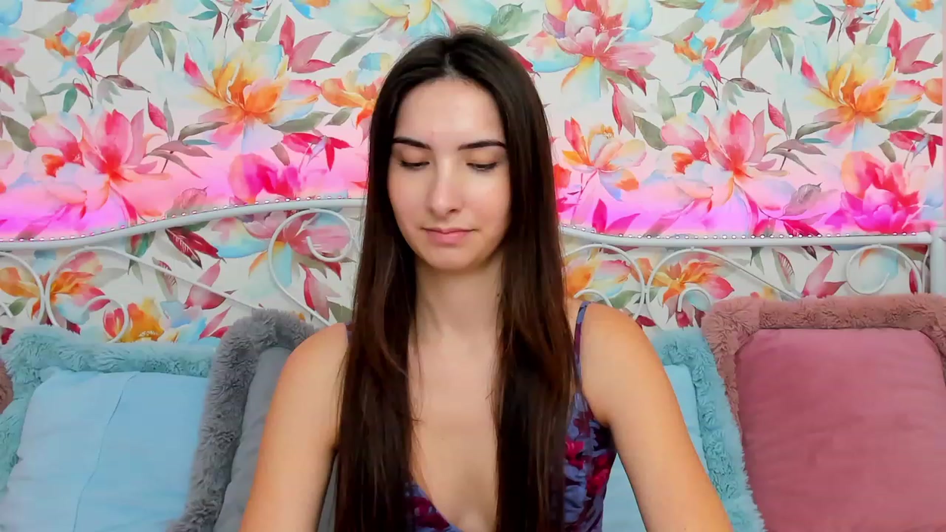 Gallery image thumbnail from KeliRose's myfreecams stream on, 01/06/2024, 14:44 image 10 of 20