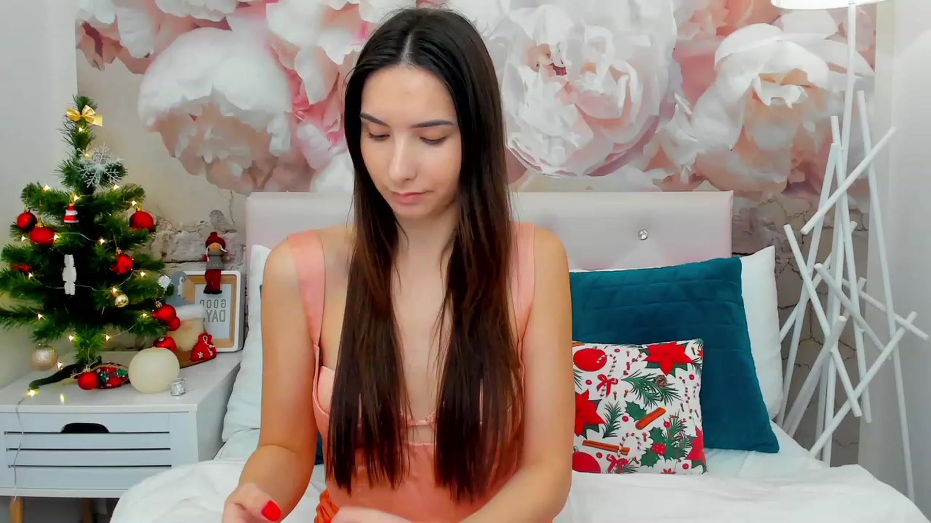 Gallery image thumbnail from KeliRose's myfreecams stream on, 01/10/2024, 09:22 image 15 of 20