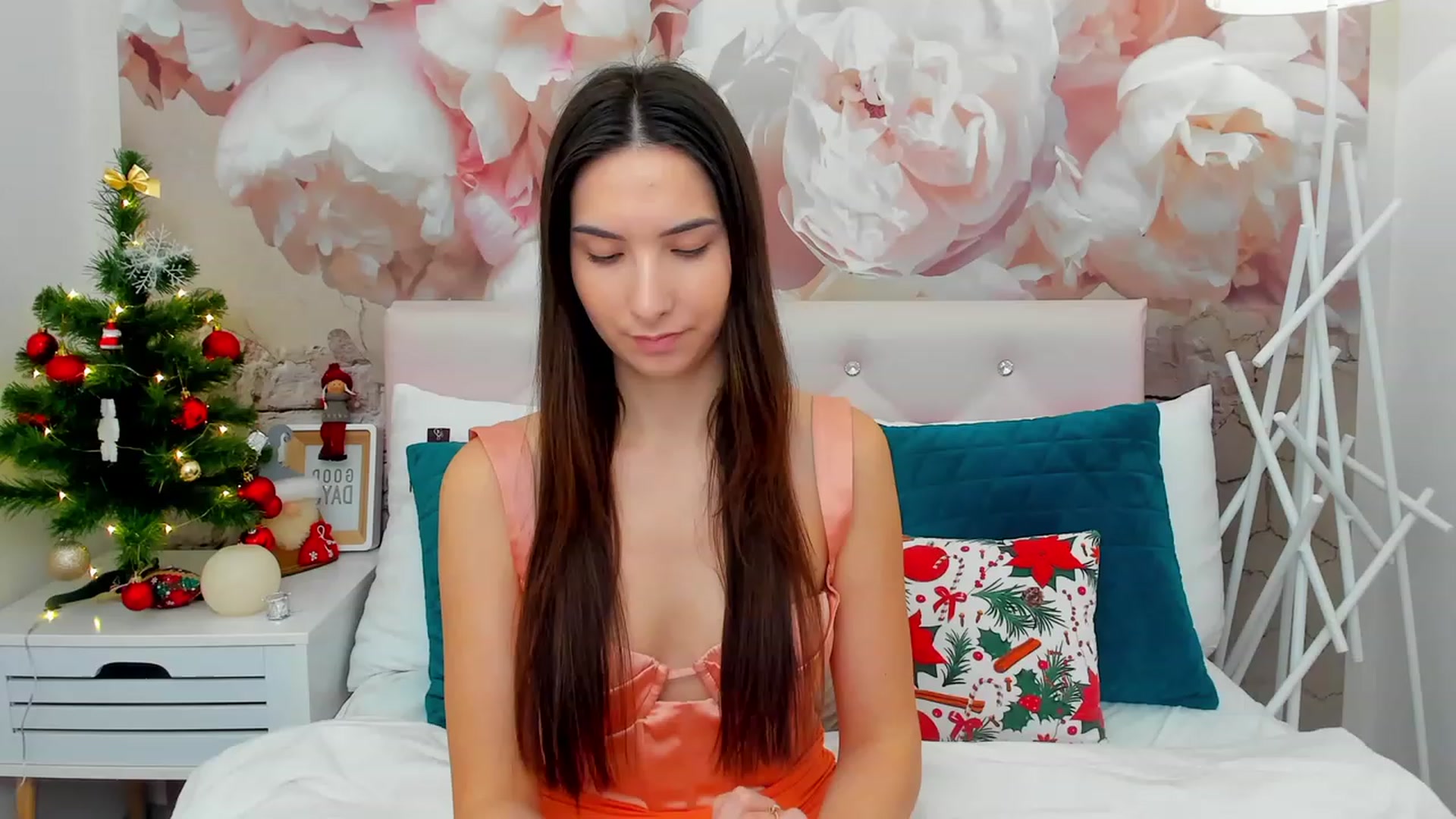 Gallery image thumbnail from KeliRose's myfreecams stream on, 01/10/2024, 09:22 image 8 of 20