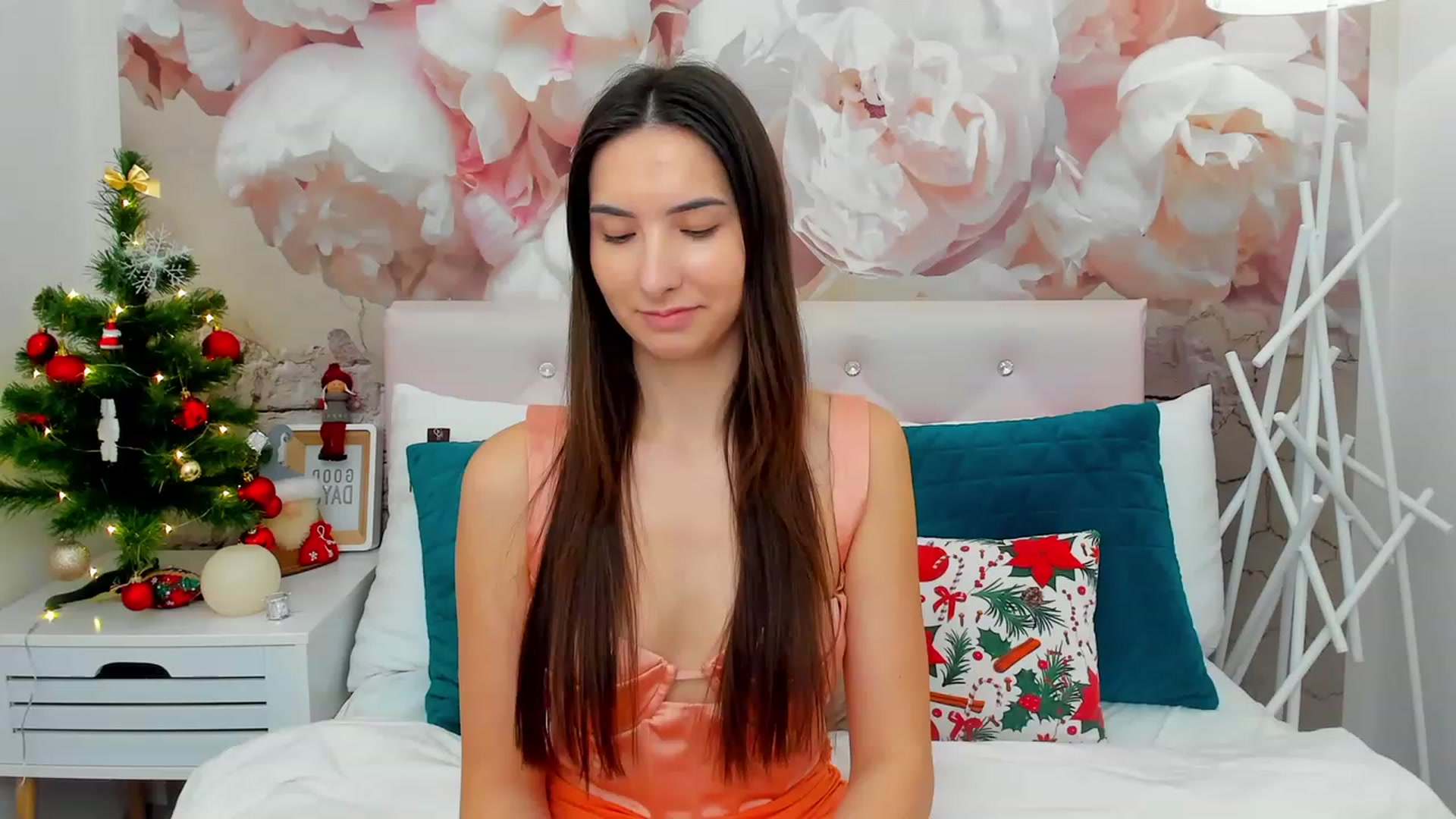 Gallery image thumbnail from KeliRose's myfreecams stream on, 01/10/2024, 09:22 image 5 of 20