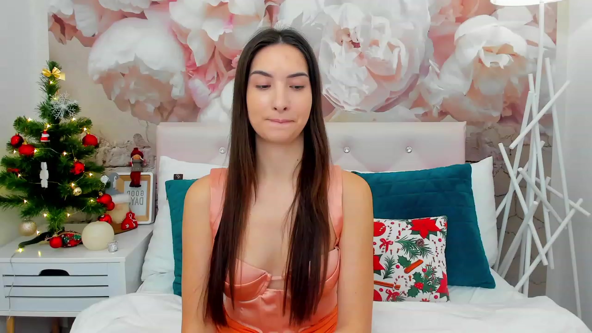 Gallery image thumbnail from KeliRose's myfreecams stream on, 01/10/2024, 09:22 image 10 of 20