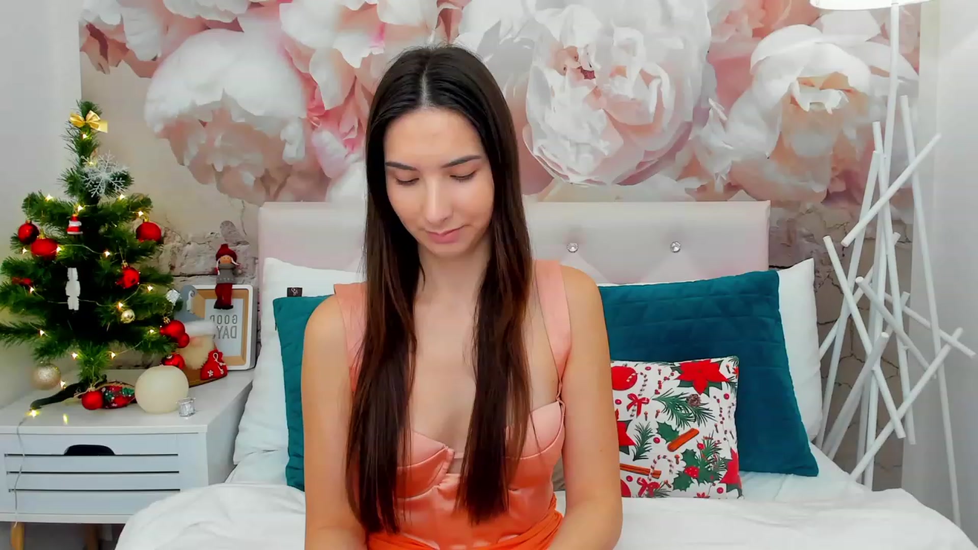 Gallery image thumbnail from KeliRose's myfreecams stream on, 01/10/2024, 09:22 image 6 of 20
