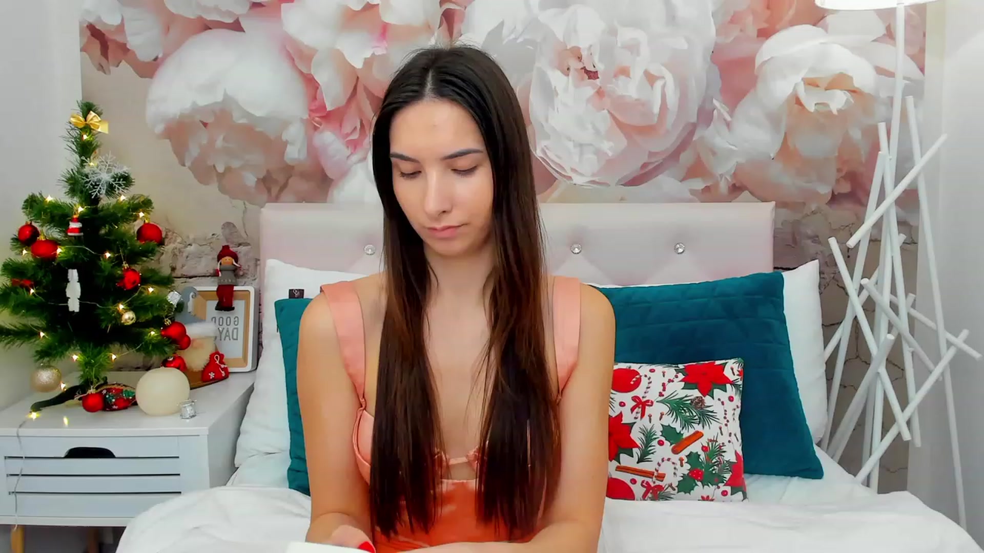 Gallery image thumbnail from KeliRose's myfreecams stream on, 01/10/2024, 09:22 image 14 of 20