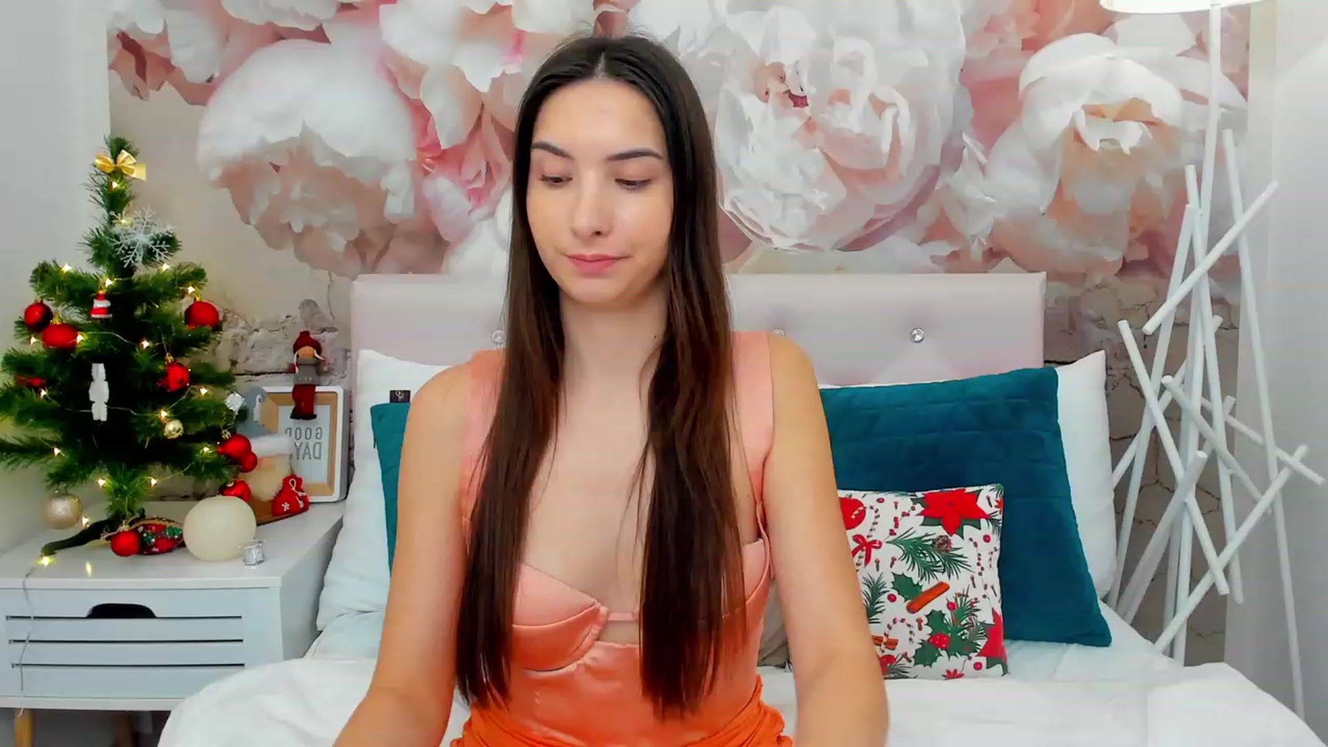 Gallery image thumbnail from KeliRose's myfreecams stream on, 01/10/2024, 09:22 image 16 of 20