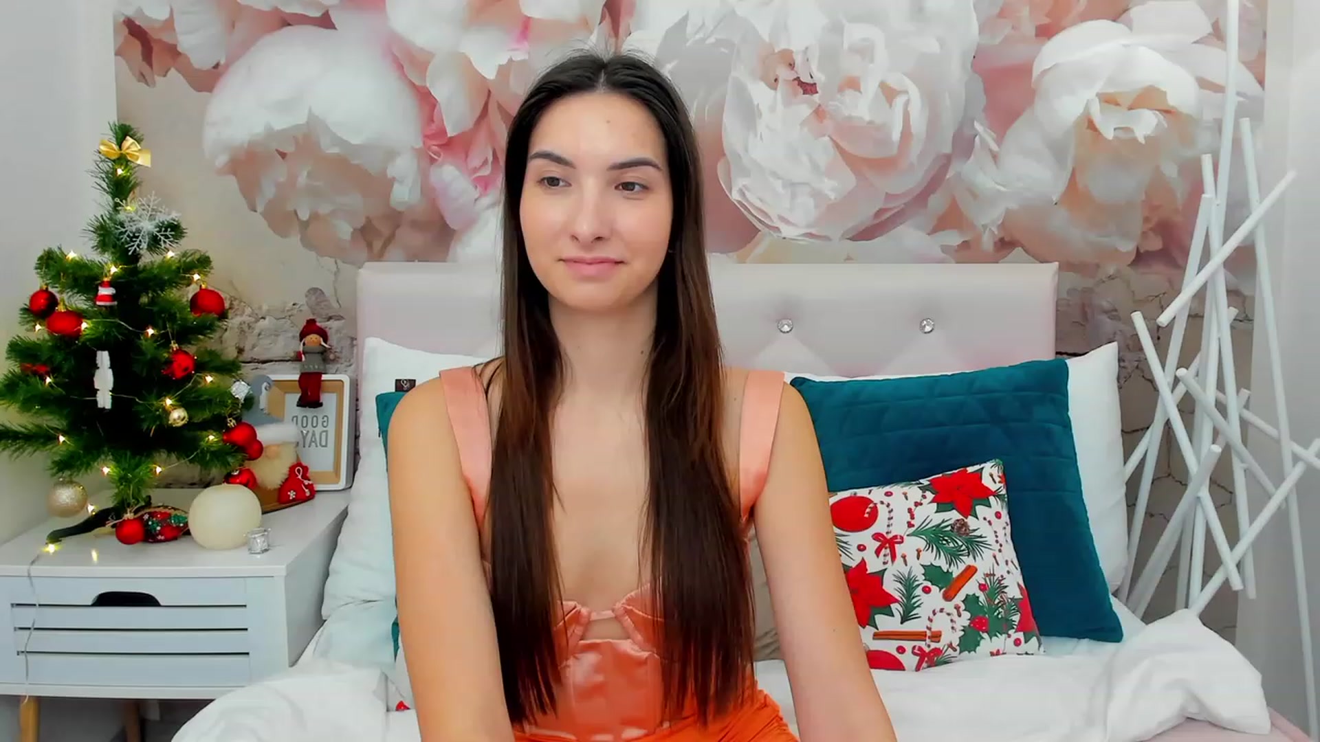 Gallery image thumbnail from KeliRose's myfreecams stream on, 01/10/2024, 13:02 image 15 of 20