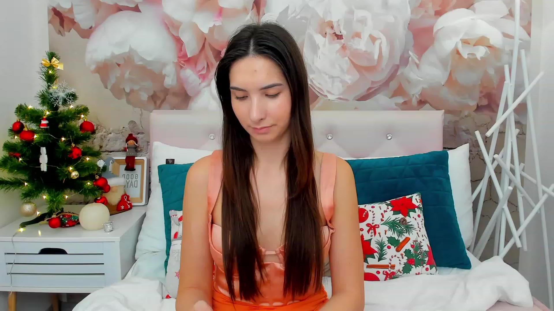 Gallery image thumbnail from KeliRose's myfreecams stream on, 01/10/2024, 13:02 image 18 of 20
