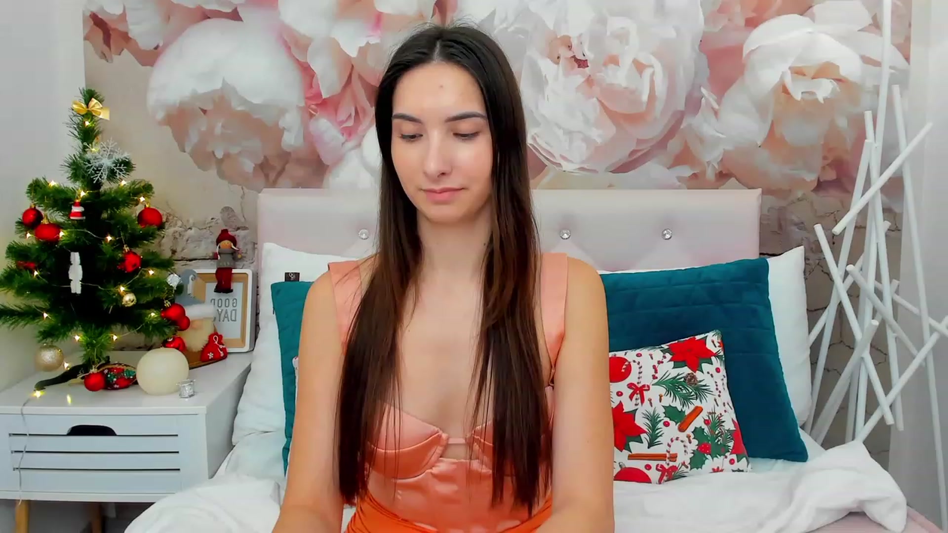 Gallery image thumbnail from KeliRose's myfreecams stream on, 01/10/2024, 13:02 image 9 of 20