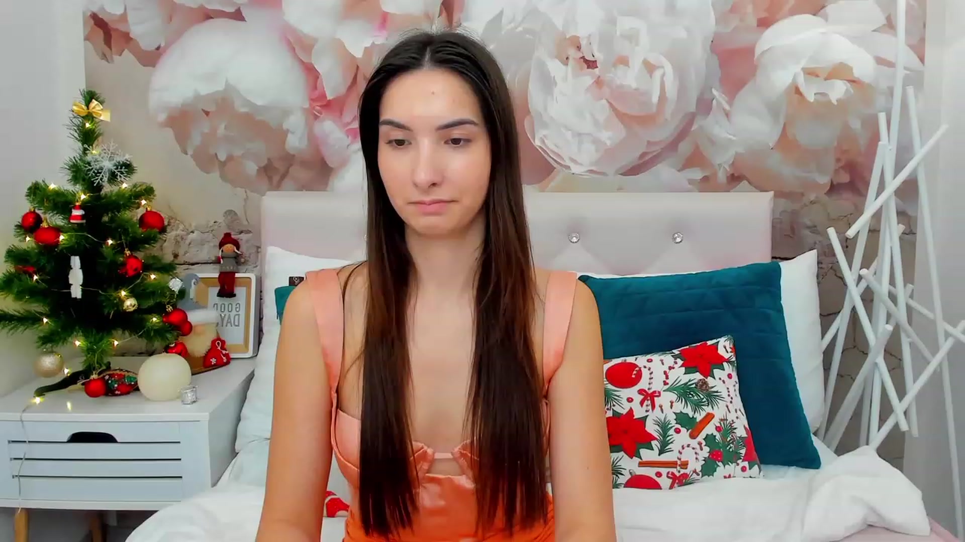 Gallery image thumbnail from KeliRose's myfreecams stream on, 01/10/2024, 13:02 image 16 of 20