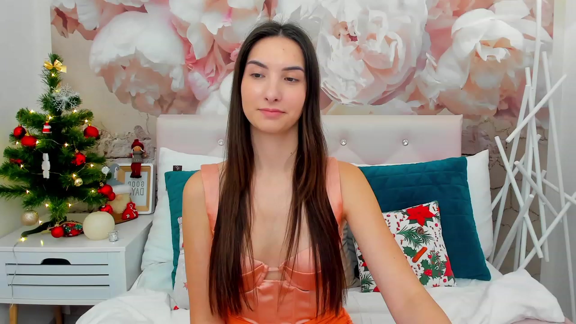 Gallery image thumbnail from KeliRose's myfreecams stream on, 01/10/2024, 13:02 image 10 of 20