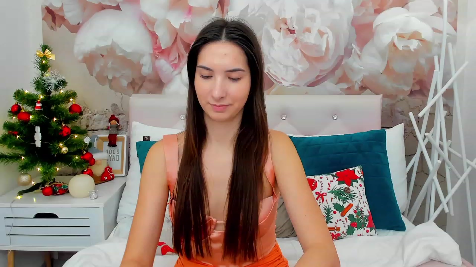 Gallery image thumbnail from KeliRose's myfreecams stream on, 01/10/2024, 13:02 image 13 of 20