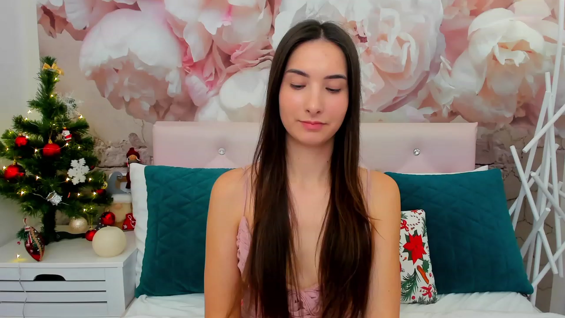 Gallery image thumbnail from KeliRose's myfreecams stream on, 01/16/2024, 09:22 image 12 of 20