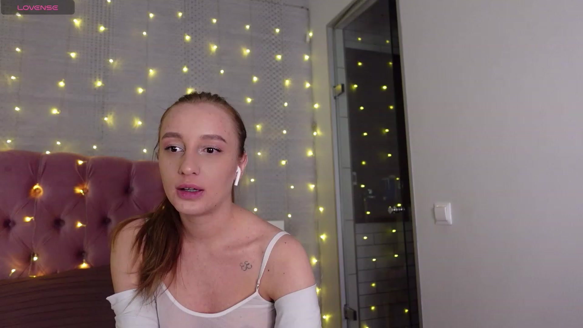 Gallery image thumbnail from KellieOverbey's myfreecams stream on, 01/08/2024, 10:30 image 4 of 20