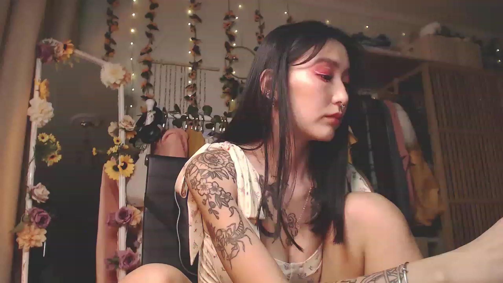 Gallery image thumbnail from KellyAsian's myfreecams stream on, 11/15/2022, 09:37 image 10 of 20