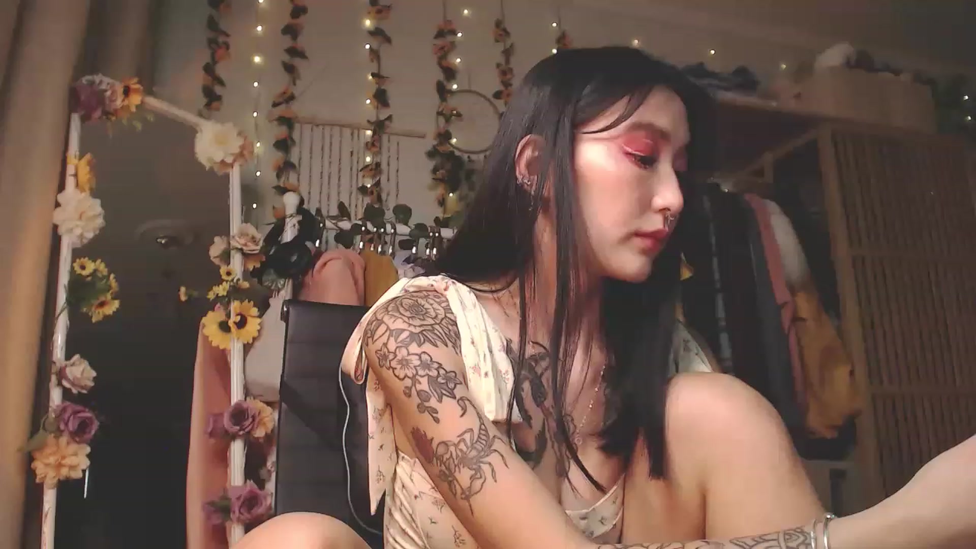Gallery image thumbnail from KellyAsian's myfreecams stream on, 11/15/2022, 09:37 image 11 of 20