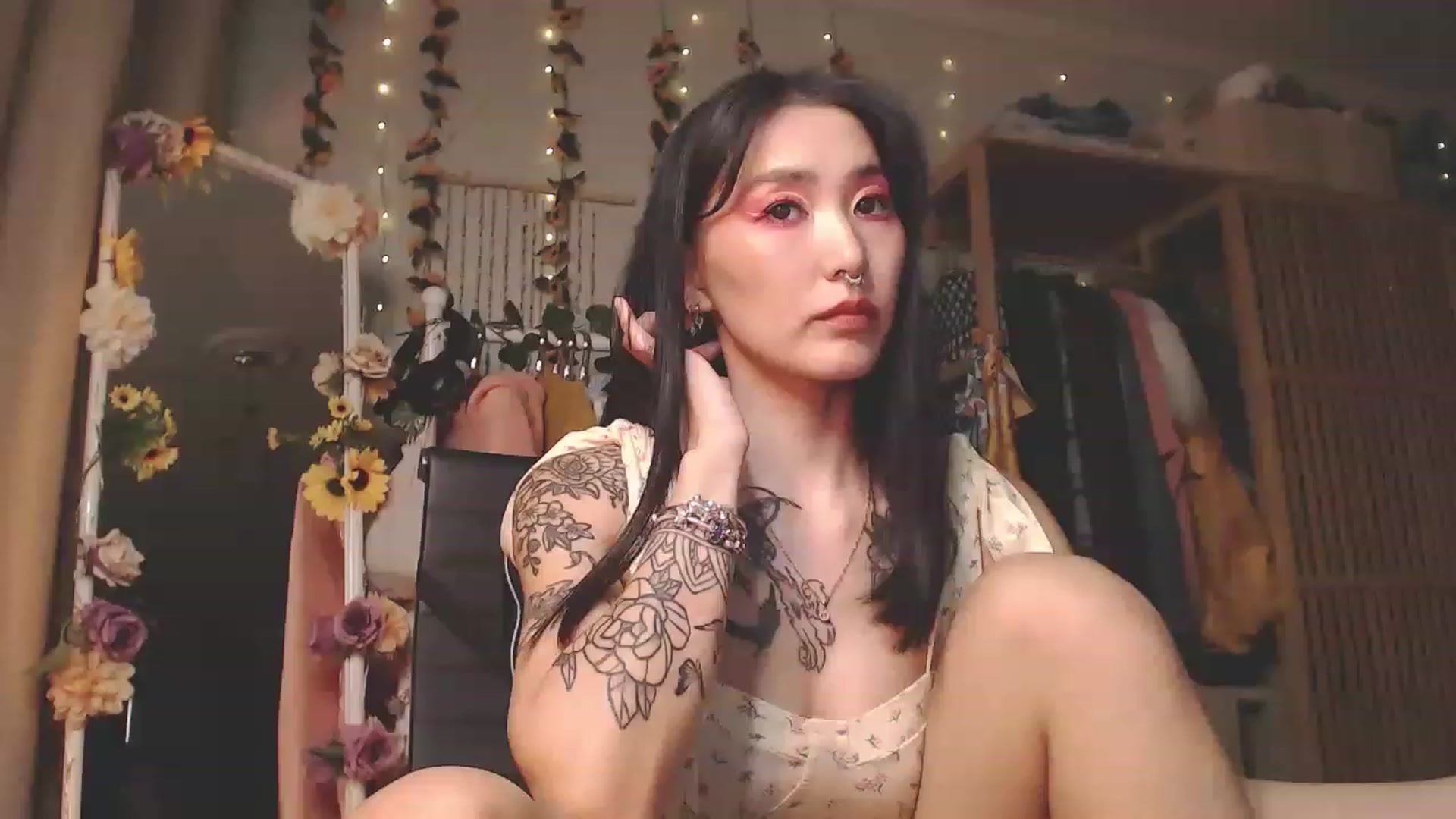 Gallery image thumbnail from KellyAsian's myfreecams stream on, 11/15/2022, 09:37 image 12 of 20