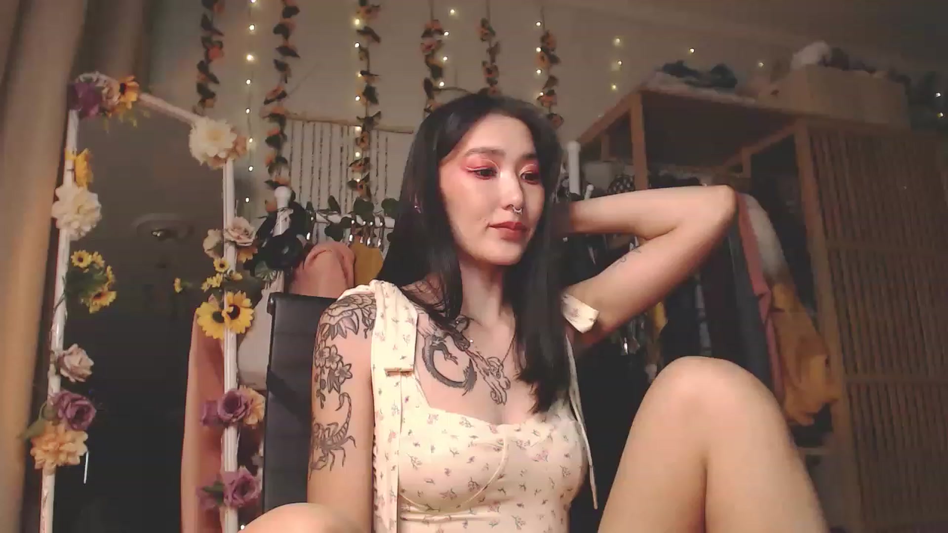 Gallery image thumbnail from KellyAsian's myfreecams stream on, 11/15/2022, 09:37 image 4 of 20