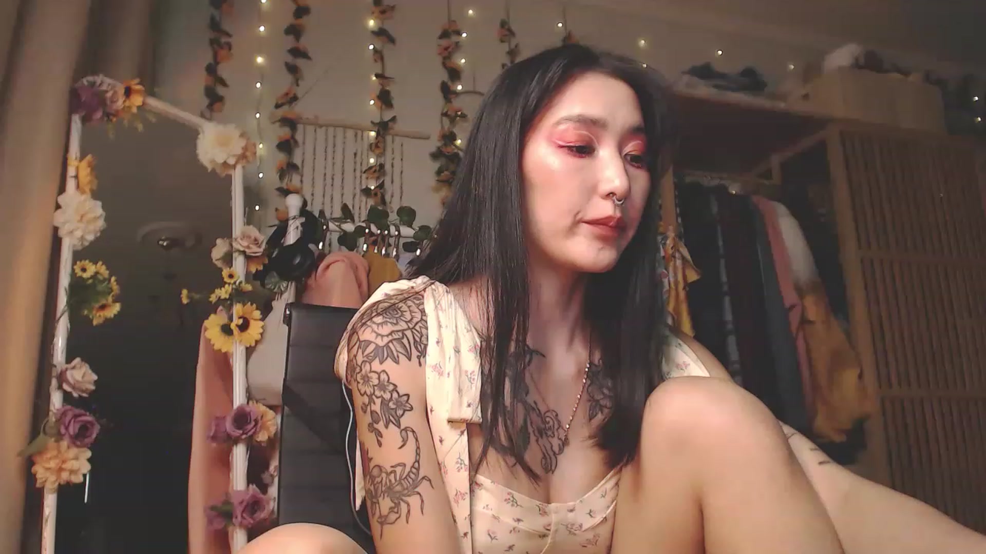 Gallery image thumbnail from KellyAsian's myfreecams stream on, 11/15/2022, 09:37 image 18 of 20