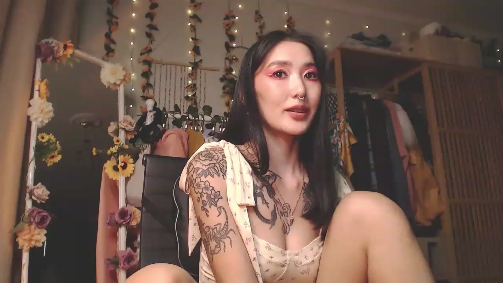 Gallery image thumbnail from KellyAsian's myfreecams stream on, 11/15/2022, 09:37 image 7 of 20