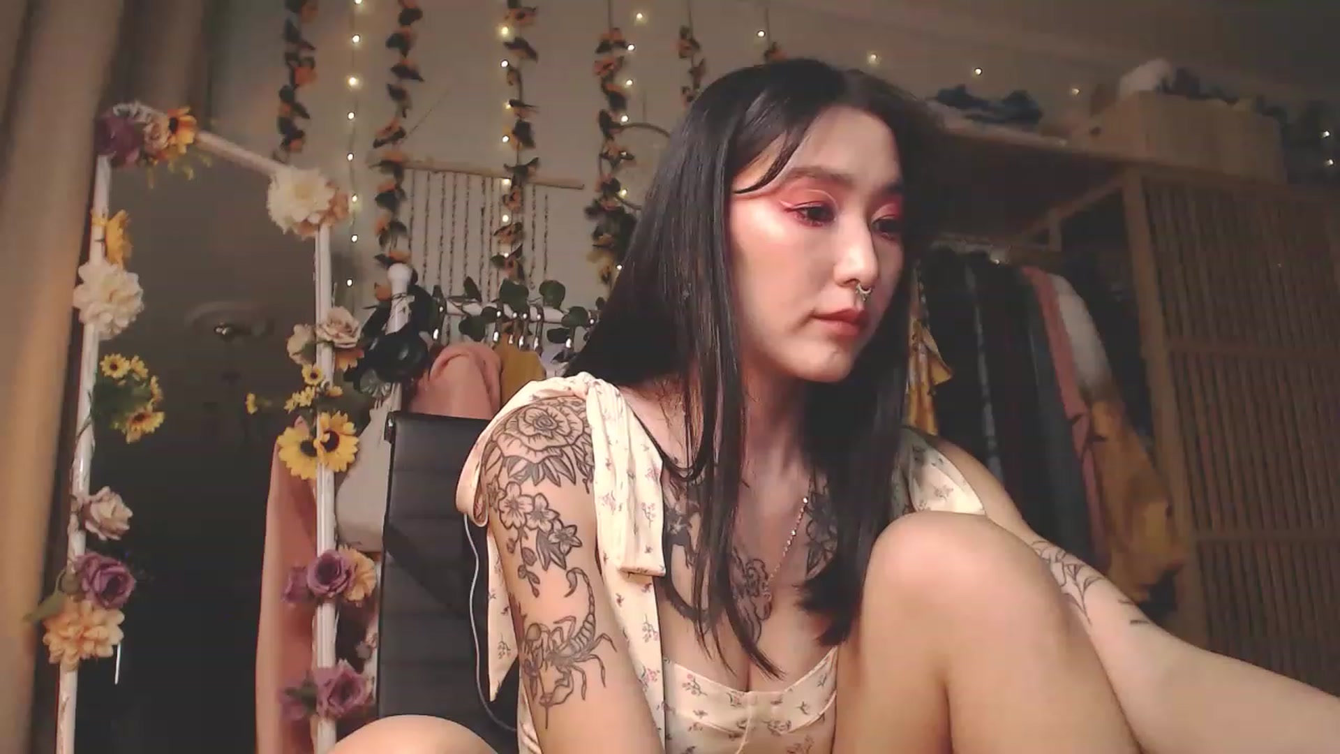 Gallery image thumbnail from KellyAsian's myfreecams stream on, 11/15/2022, 09:37 image 13 of 20