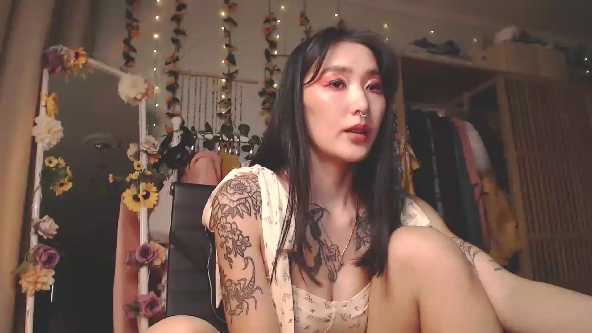 Gallery image thumbnail from KellyAsian's myfreecams stream on, 11/15/2022, 09:37 image 16 of 20