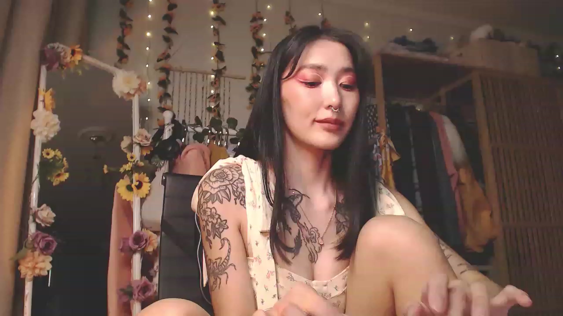 Gallery image thumbnail from KellyAsian's myfreecams stream on, 11/15/2022, 09:37 image 14 of 20