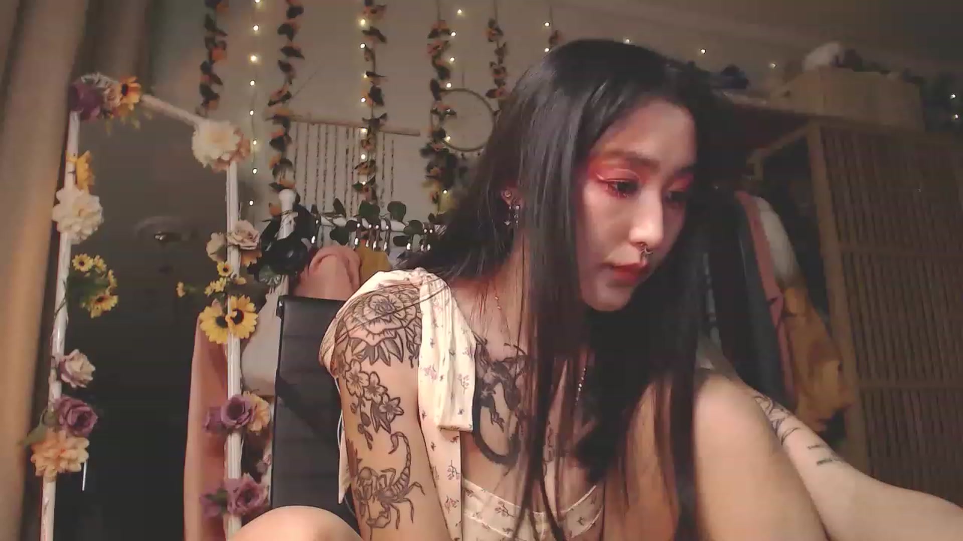 Gallery image thumbnail from KellyAsian's myfreecams stream on, 11/15/2022, 09:37 image 19 of 20