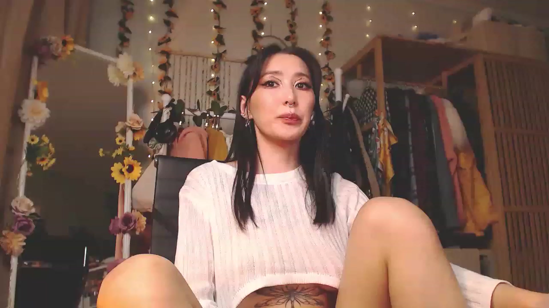 Gallery image thumbnail from KellyAsian's myfreecams stream on, 11/19/2022, 16:01 image 12 of 20