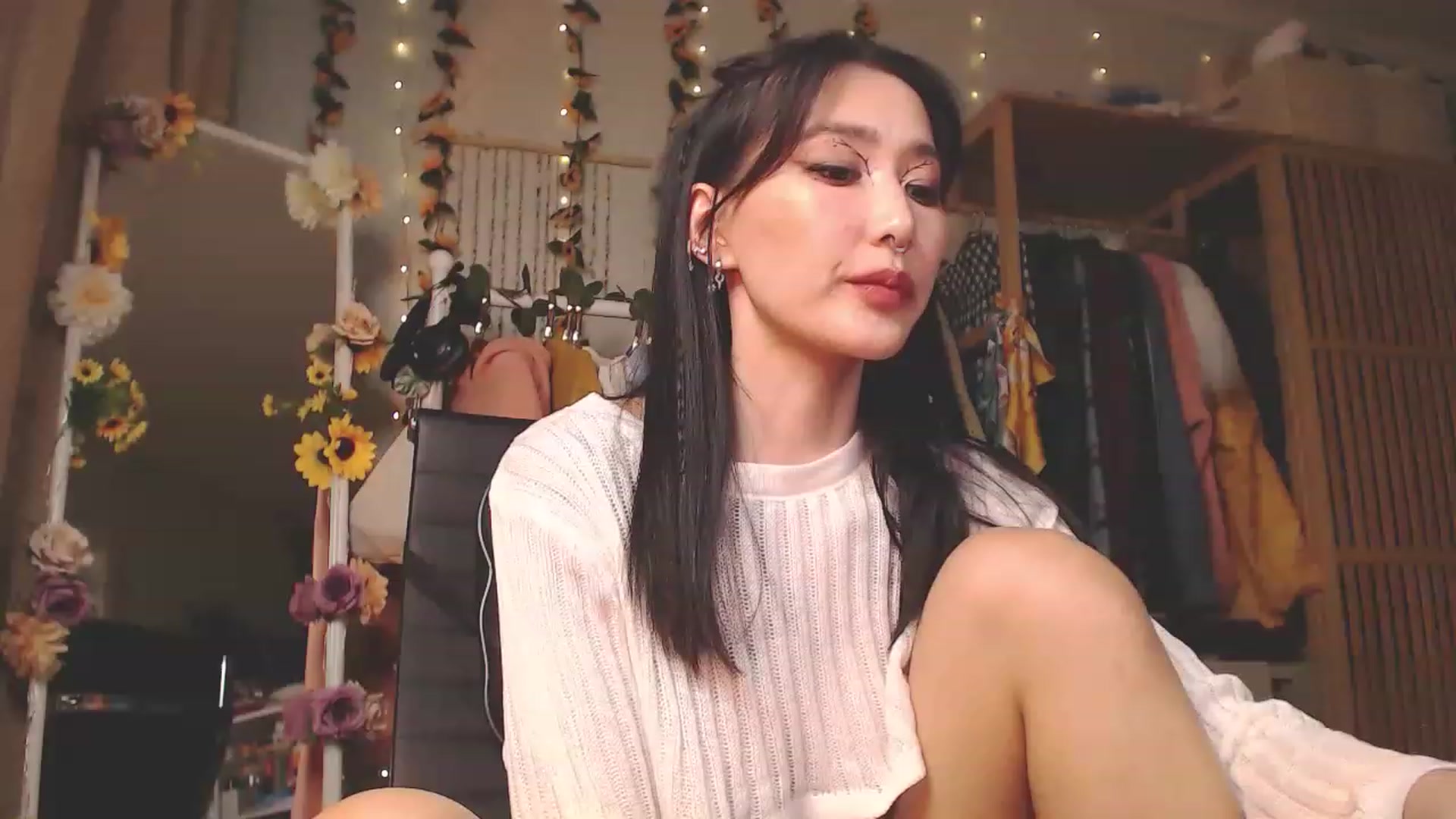 Gallery image thumbnail from KellyAsian's myfreecams stream on, 11/19/2022, 16:01 image 5 of 20