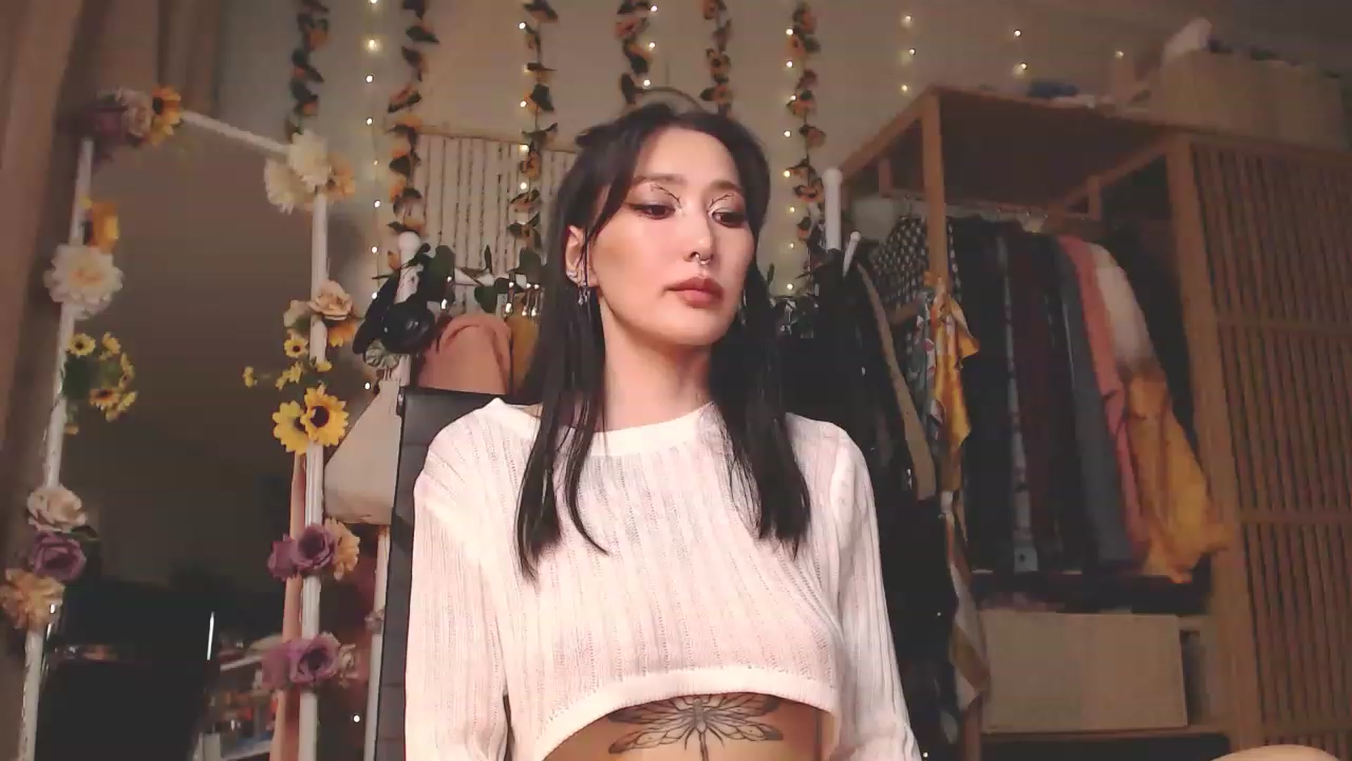 Gallery image thumbnail from KellyAsian's myfreecams stream on, 11/19/2022, 16:01 image 13 of 20