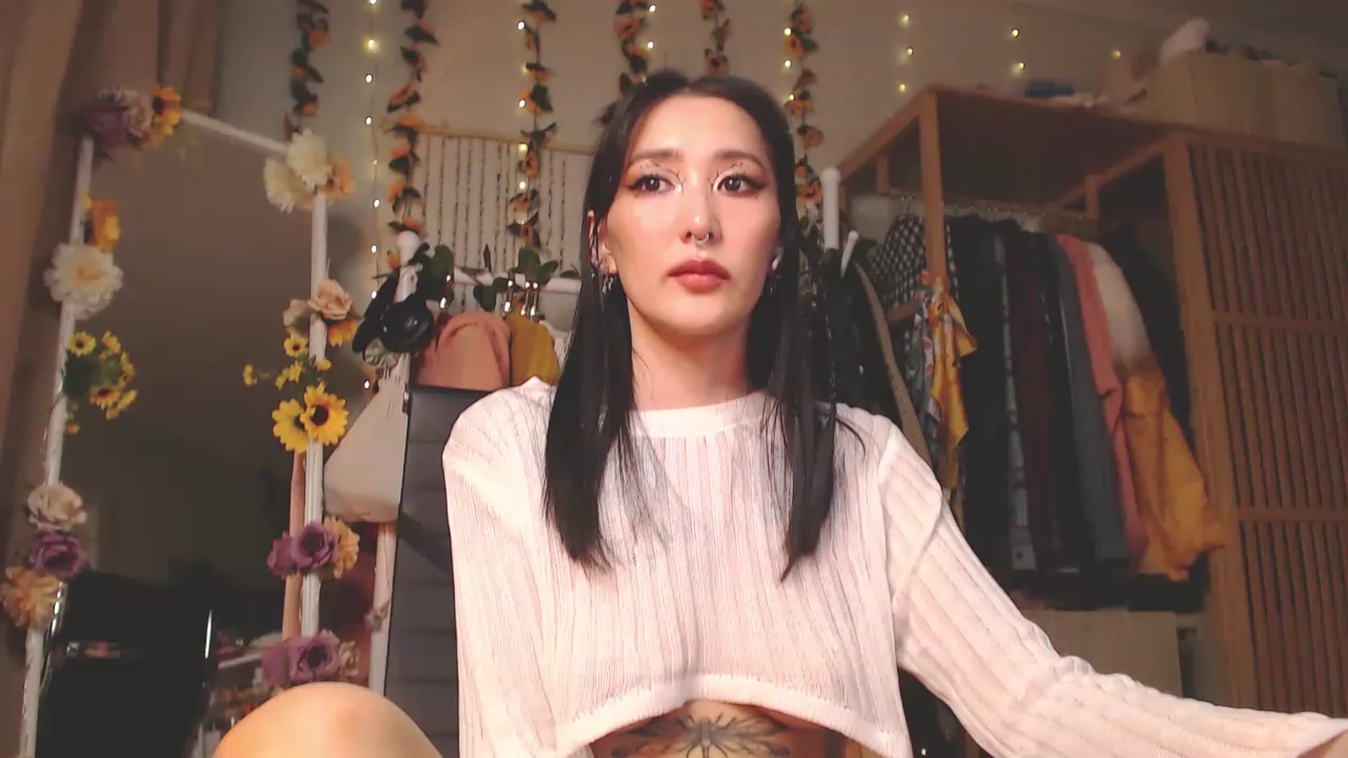 Gallery image thumbnail from KellyAsian's myfreecams stream on, 11/19/2022, 16:01 image 3 of 20