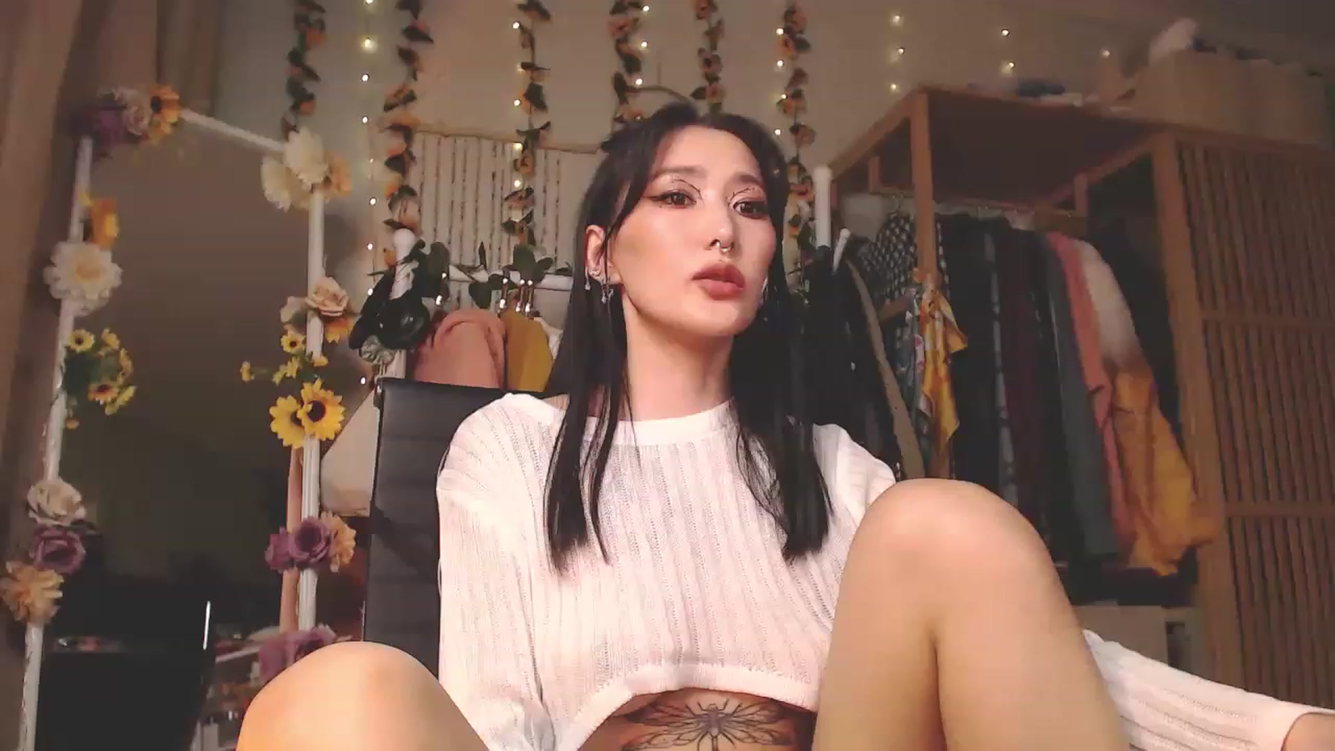 Gallery image thumbnail from KellyAsian's myfreecams stream on, 11/19/2022, 16:01 image 11 of 20