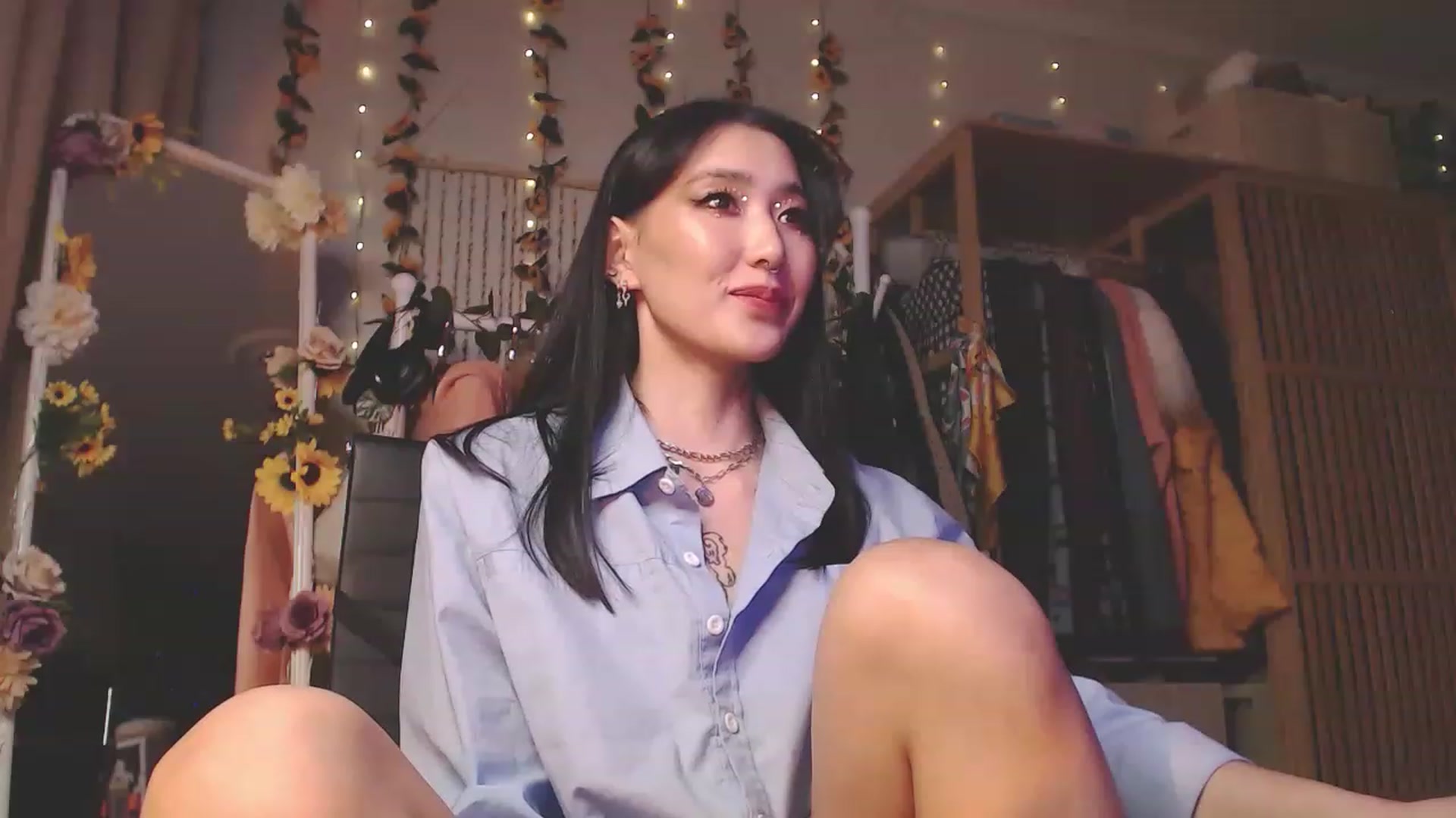 Gallery image thumbnail from KellyAsian's myfreecams stream on, 11/21/2022, 10:42 image 18 of 20