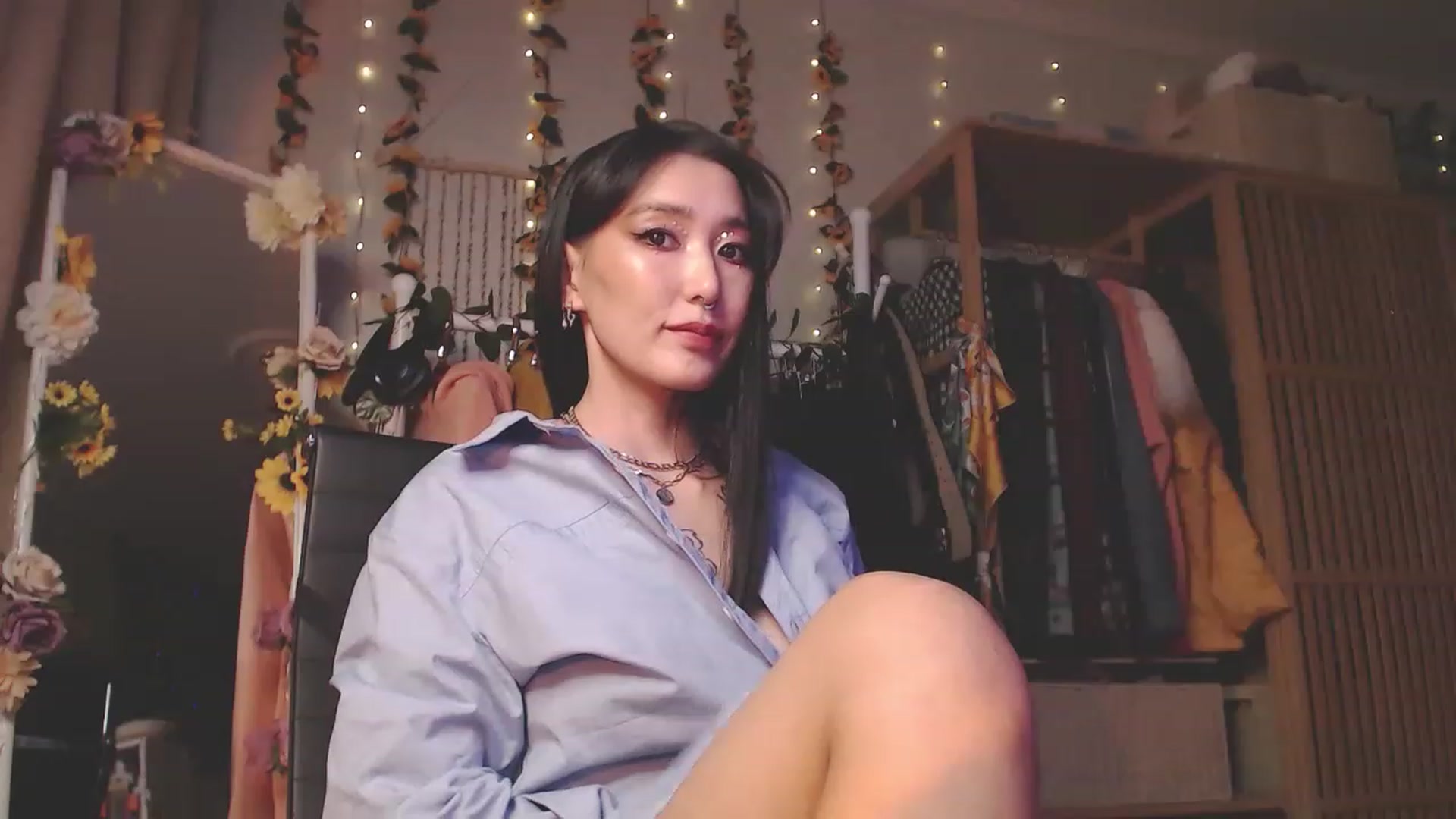 Gallery image thumbnail from KellyAsian's myfreecams stream on, 11/21/2022, 10:42 image 19 of 20