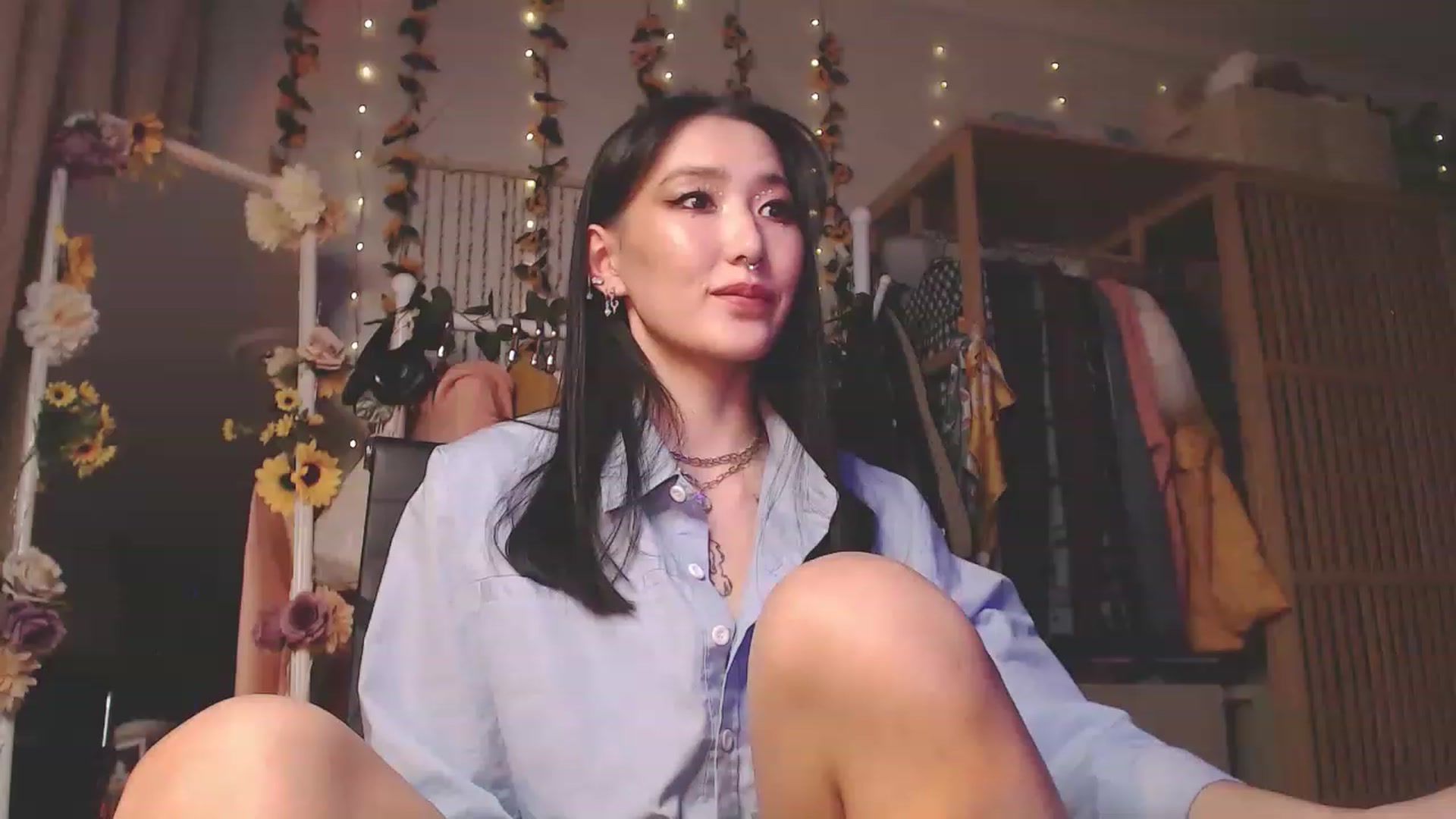 Gallery image thumbnail from KellyAsian's myfreecams stream on, 11/21/2022, 10:42 image 16 of 20